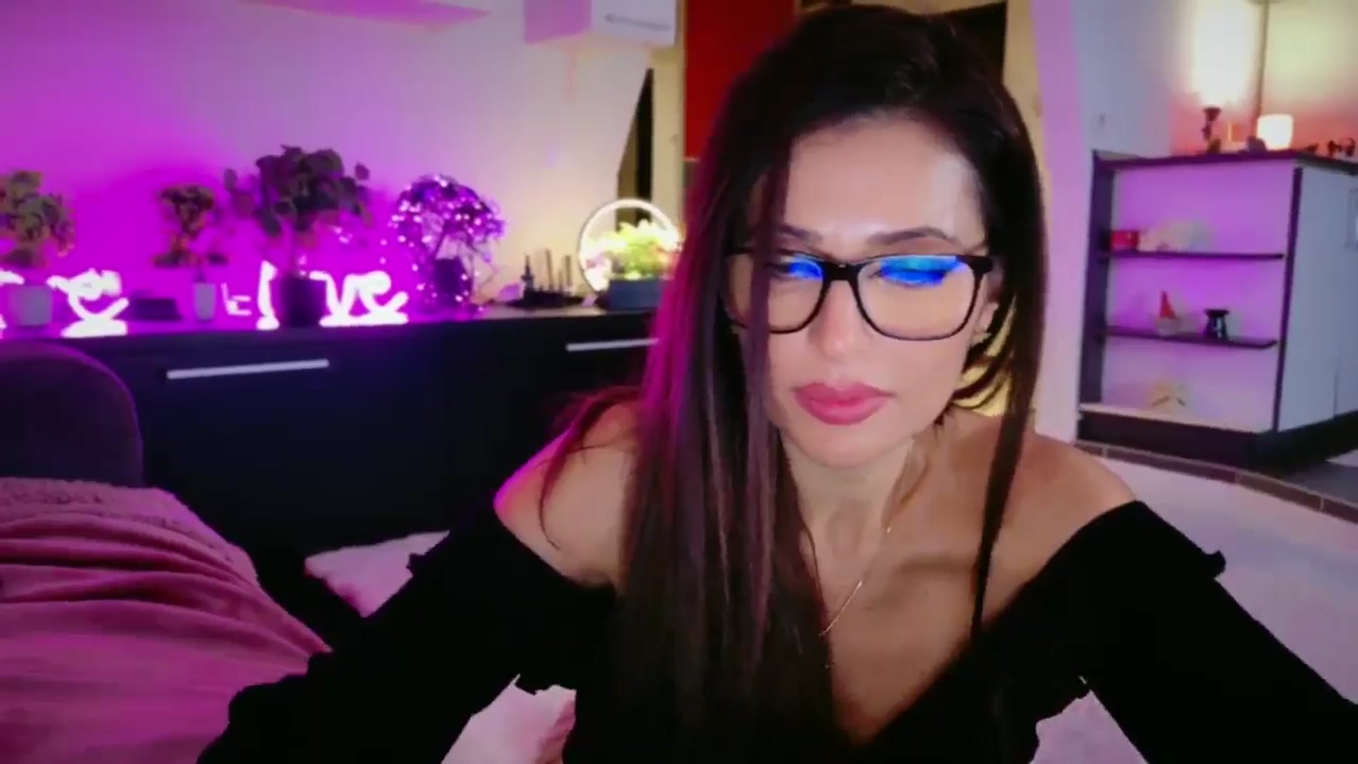 Gallery image thumbnail from SmileyTinaa's myfreecams stream on, 01/09/2026, 04:10 image 10 of 20