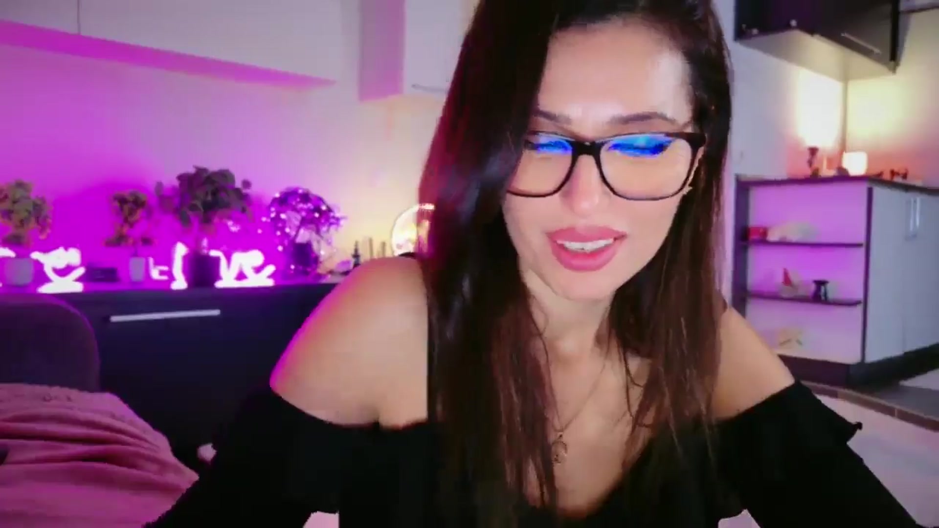 Gallery image thumbnail from SmileyTinaa's myfreecams stream on, 01/09/2026, 04:10 image 13 of 20