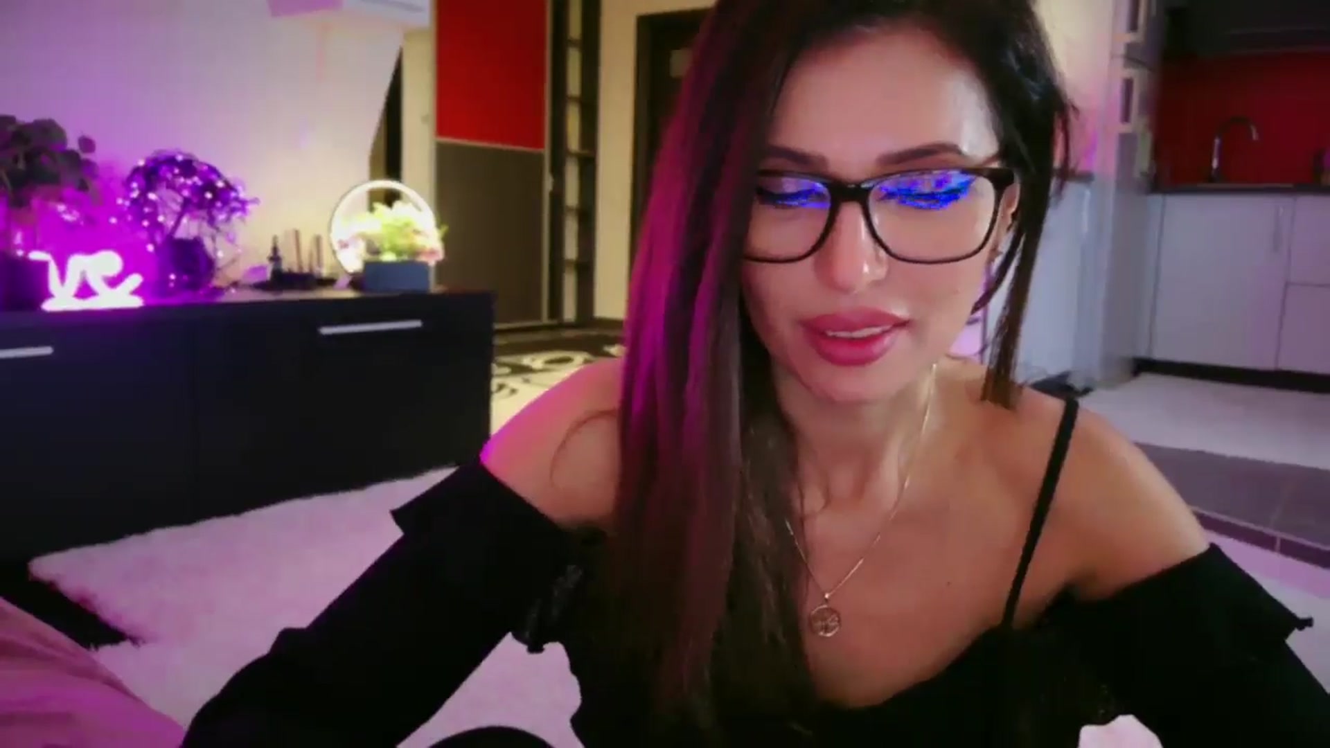 Gallery image thumbnail from SmileyTinaa's myfreecams stream on, 01/09/2026, 04:10 image 16 of 20