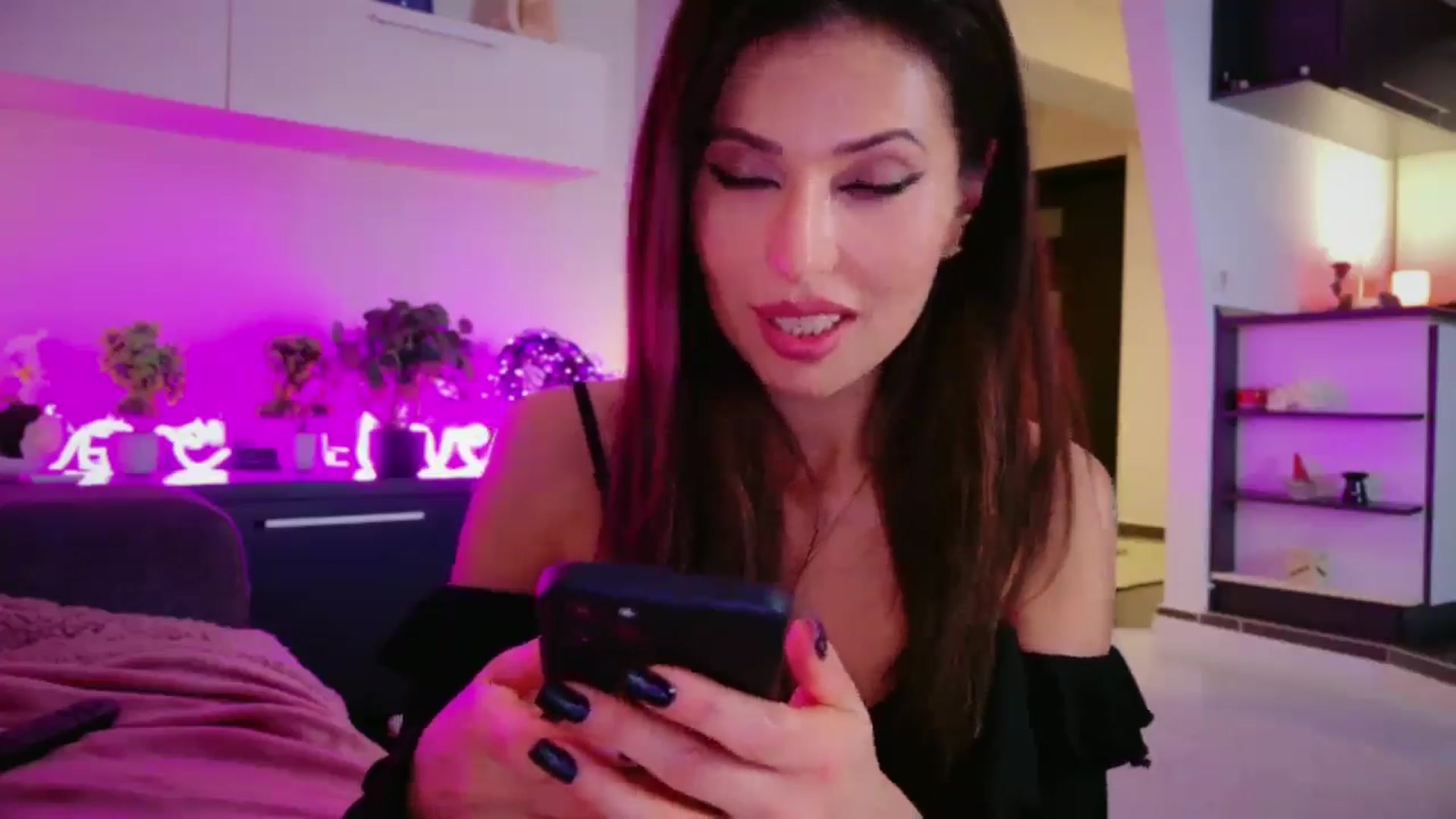 Gallery image thumbnail from SmileyTinaa's myfreecams stream on, 01/09/2026, 04:10 image 19 of 20