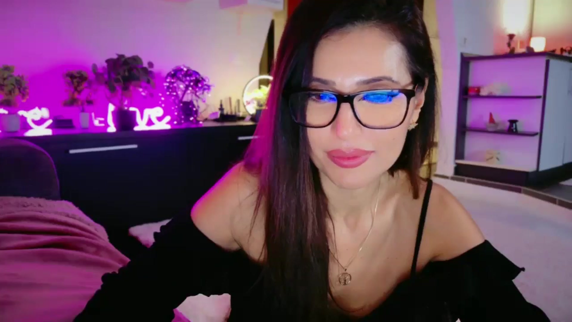 Gallery image thumbnail from SmileyTinaa's myfreecams stream on, 01/09/2026, 04:10 image 11 of 20