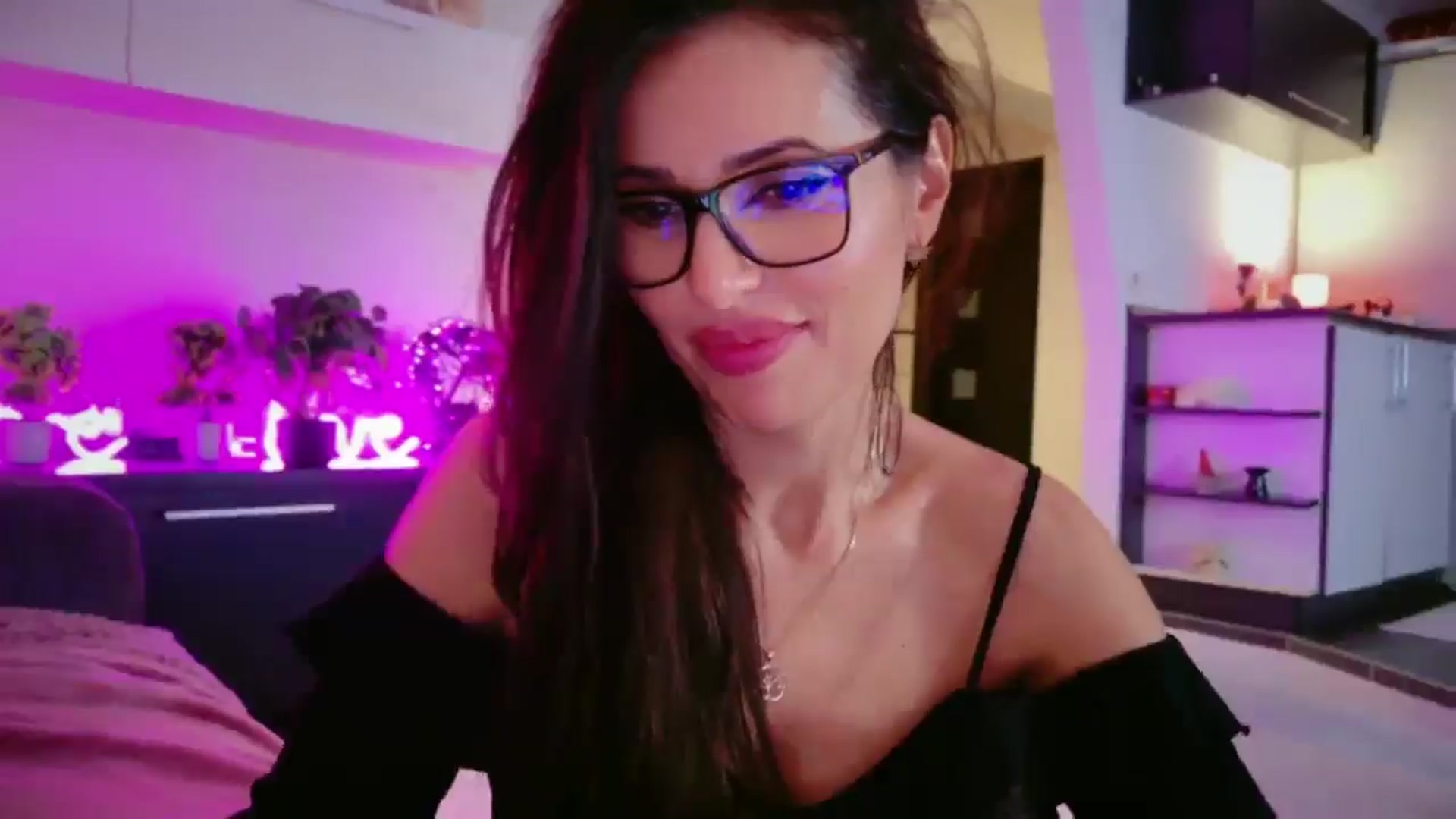 Gallery image thumbnail from SmileyTinaa's myfreecams stream on, 01/09/2026, 07:08 image 17 of 20