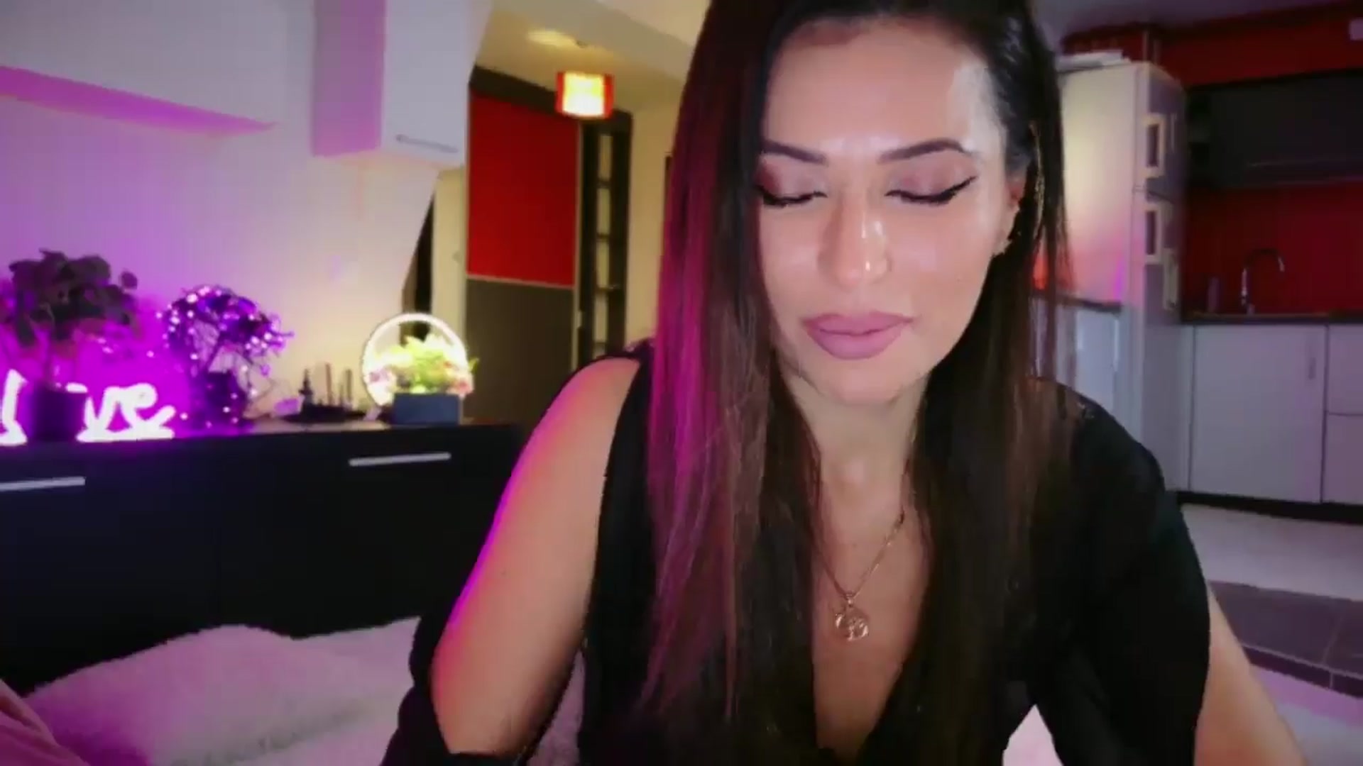 Gallery image thumbnail from SmileyTinaa's myfreecams stream on, 01/10/2026, 24:01 image 16 of 20