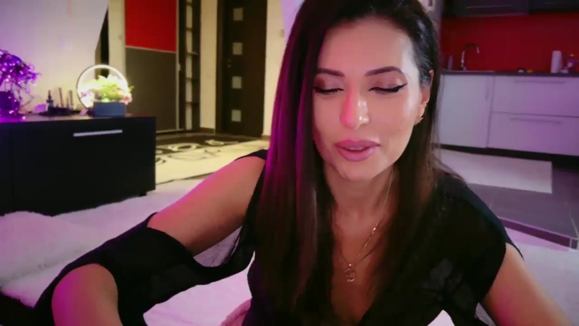 Gallery image thumbnail from SmileyTinaa's myfreecams stream on, 01/10/2026, 24:01 image 5 of 20