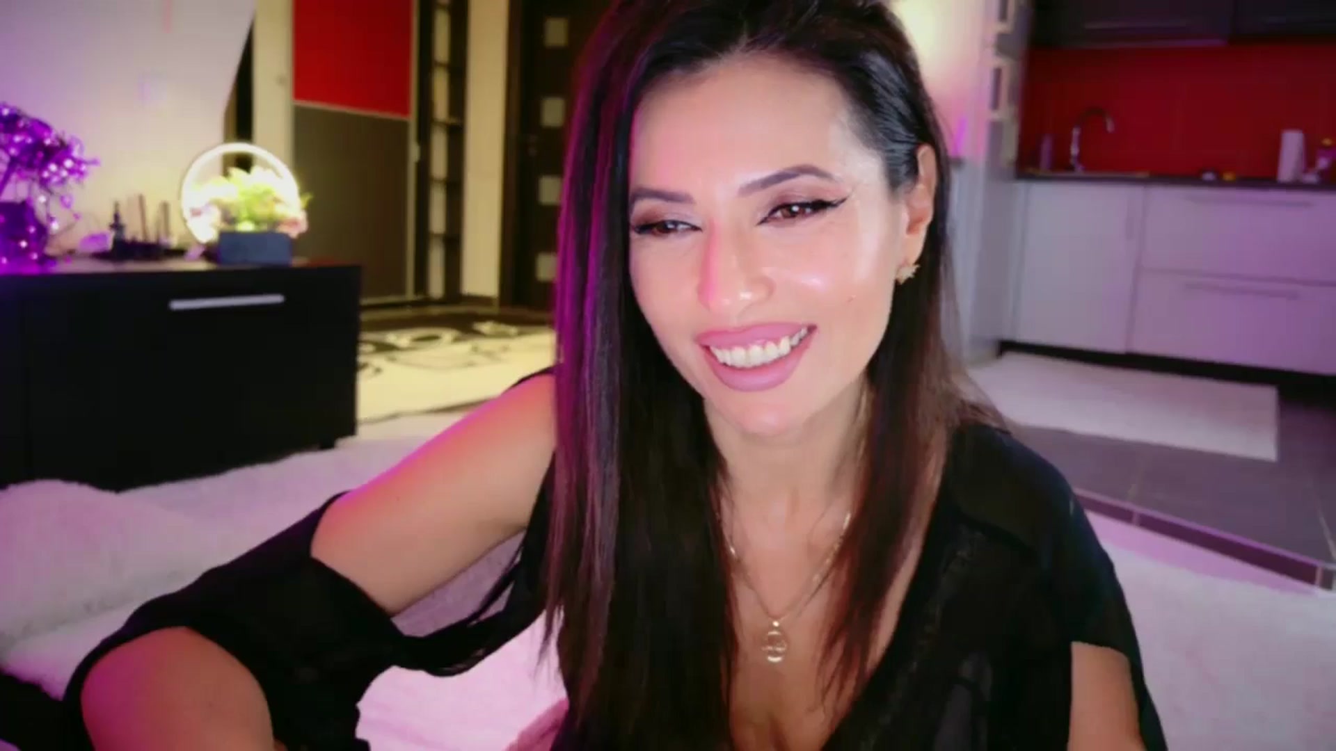 Gallery image thumbnail from SmileyTinaa's myfreecams stream on, 01/10/2026, 24:01 image 4 of 20