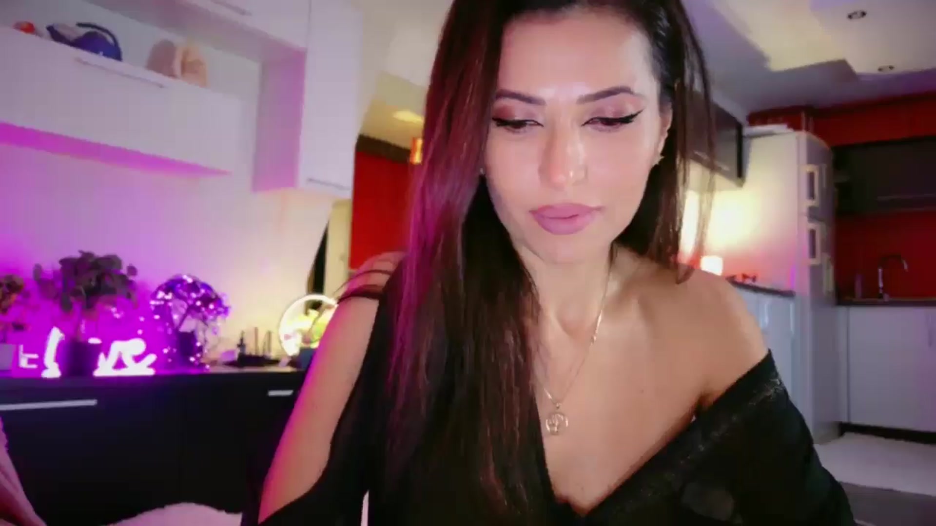 Gallery image thumbnail from SmileyTinaa's myfreecams stream on, 01/10/2026, 24:01 image 15 of 20