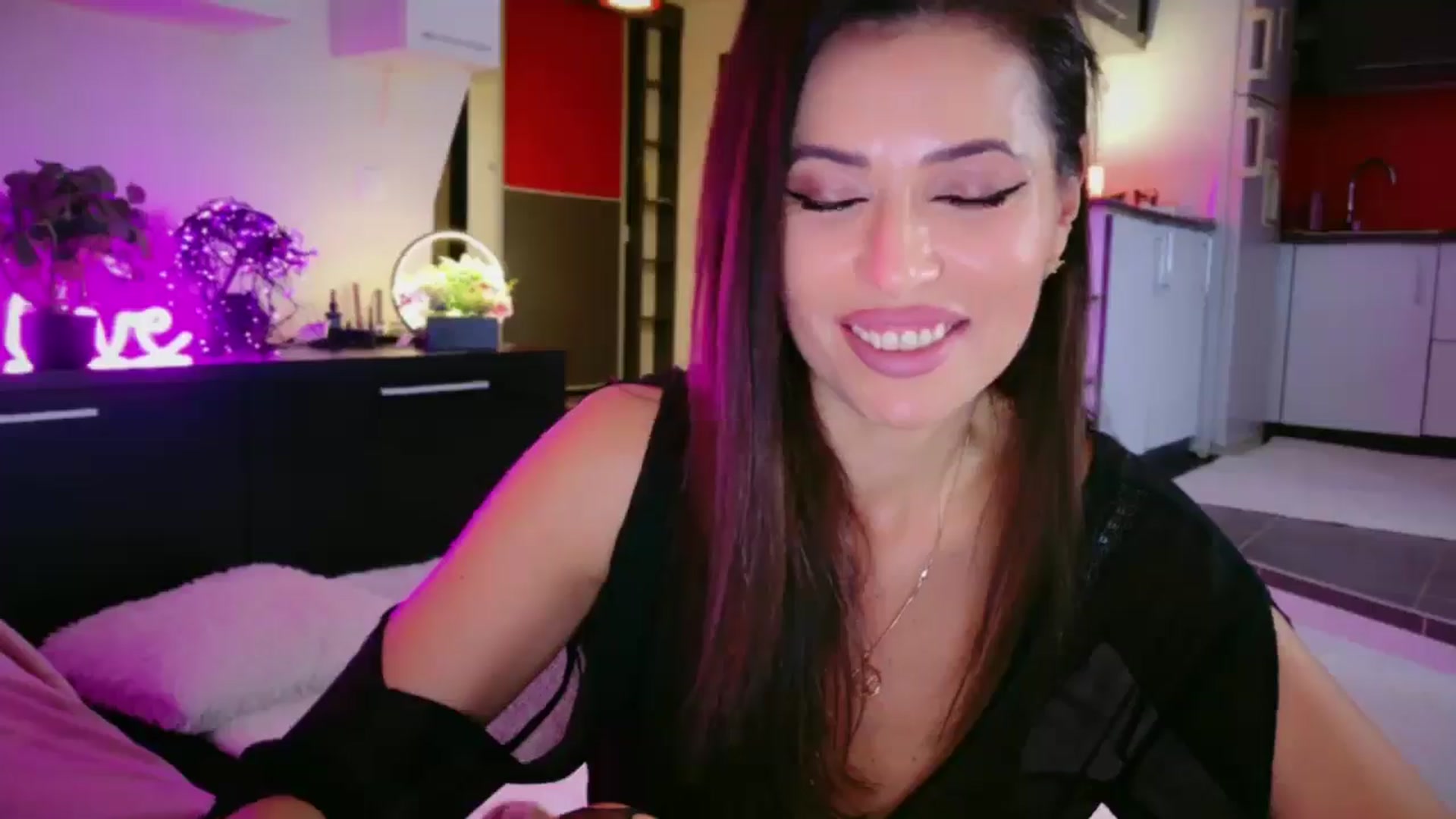 Gallery image thumbnail from SmileyTinaa's myfreecams stream on, 01/10/2026, 24:01 image 19 of 20
