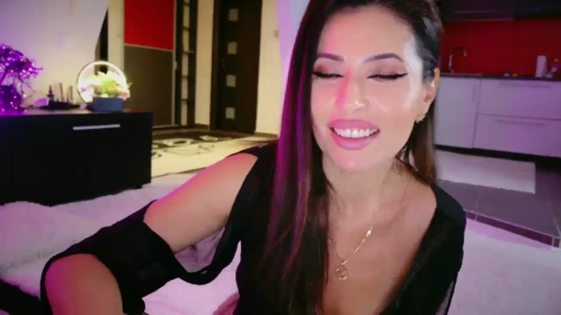 Gallery image thumbnail from SmileyTinaa's myfreecams stream on, 01/10/2026, 24:01 image 2 of 20