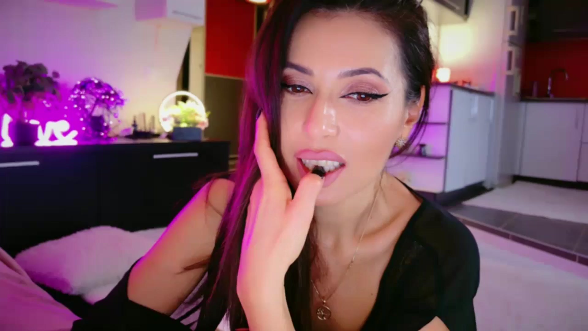 Gallery image thumbnail from SmileyTinaa's myfreecams stream on, 01/10/2026, 24:01 image 20 of 20