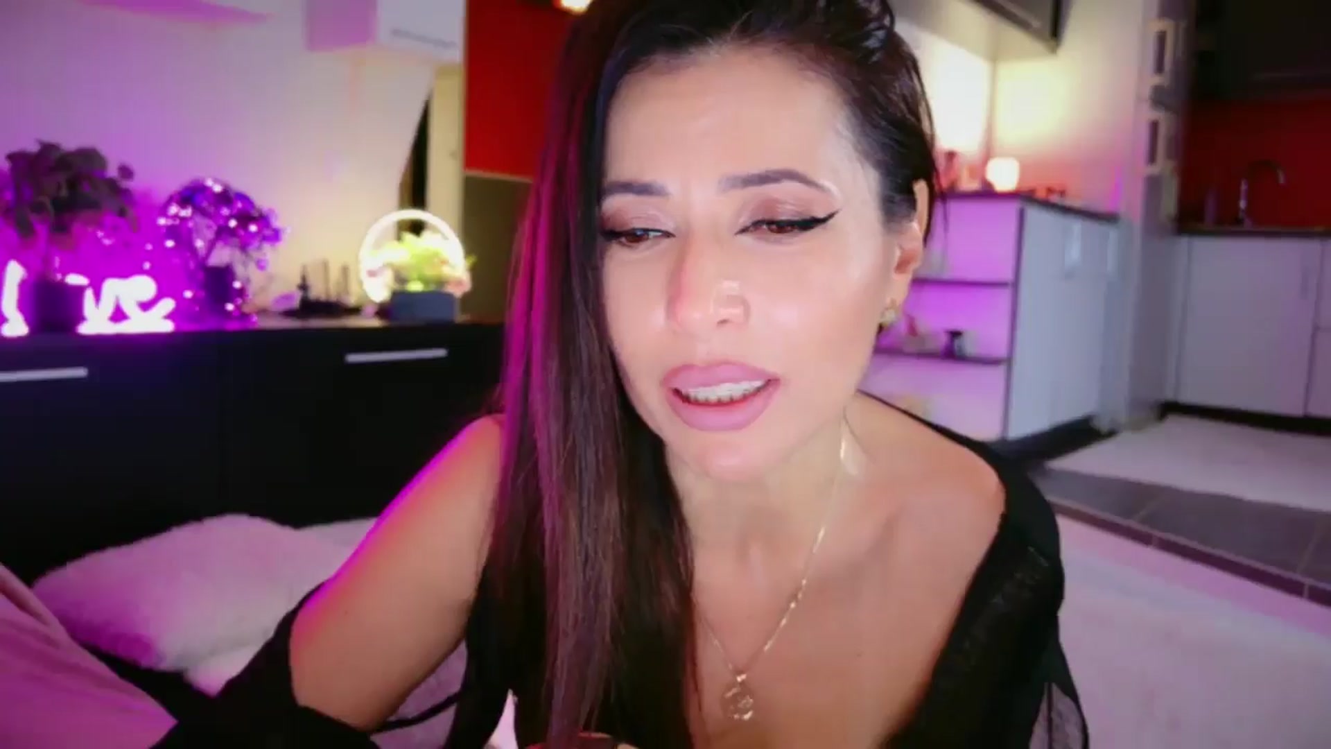 Gallery image thumbnail from SmileyTinaa's myfreecams stream on, 01/10/2026, 24:01 image 17 of 20