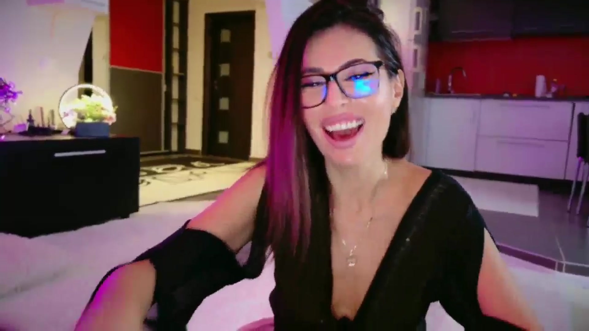 Gallery image thumbnail from SmileyTinaa's myfreecams stream on, 01/10/2026, 24:01 image 12 of 20