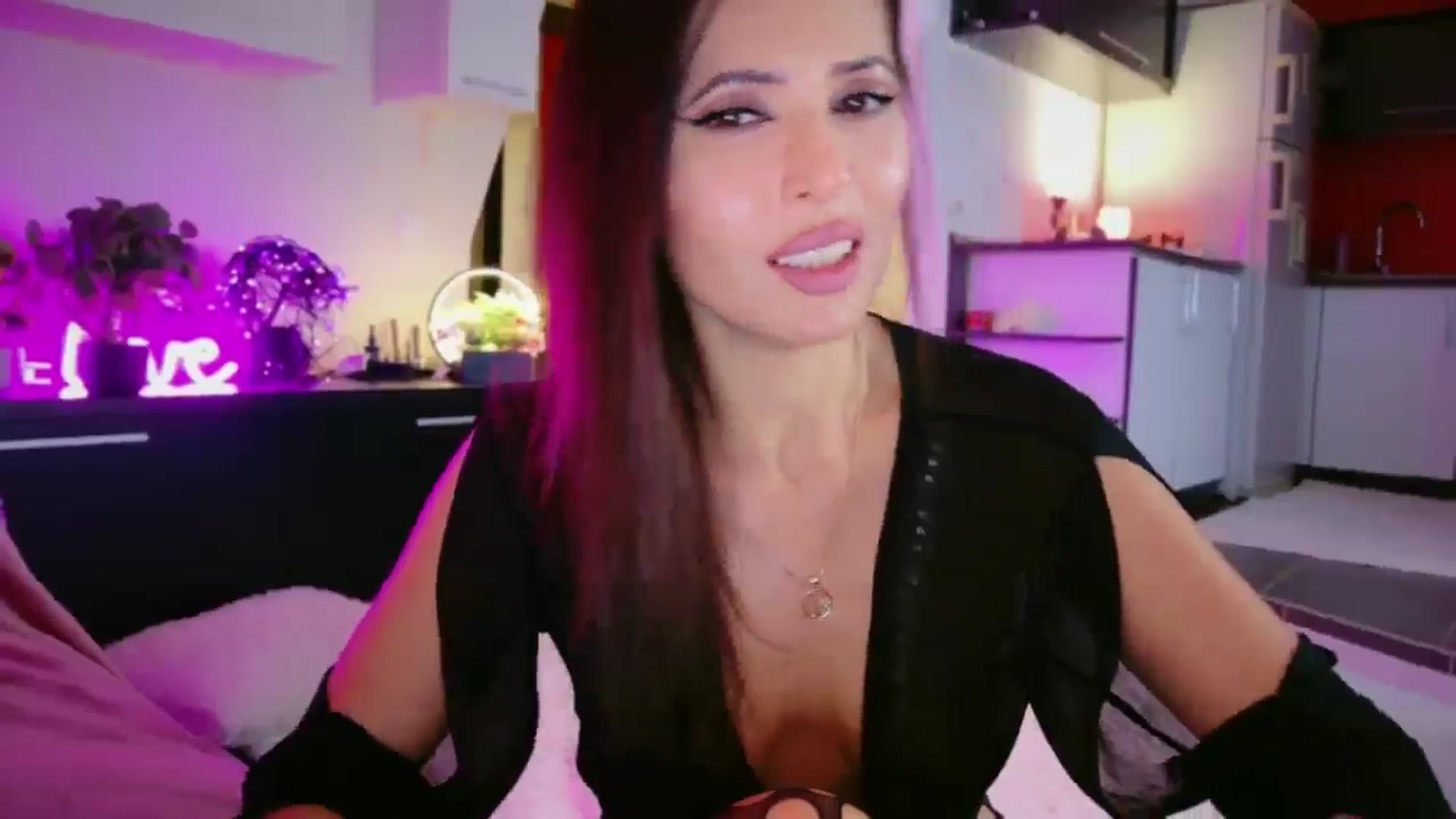 Gallery image thumbnail from SmileyTinaa's myfreecams stream on, 01/10/2026, 04:20 image 7 of 20