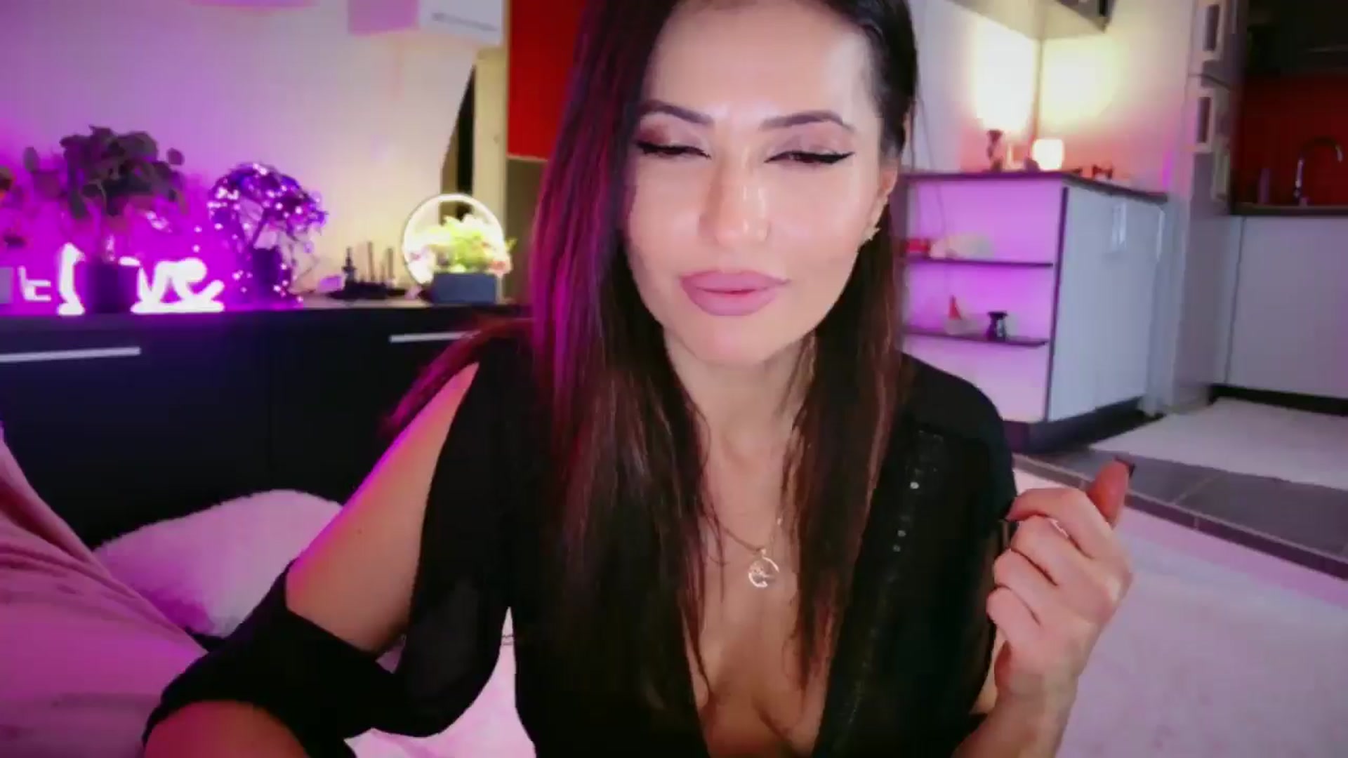 Gallery image thumbnail from SmileyTinaa's myfreecams stream on, 01/10/2026, 04:20 image 3 of 20