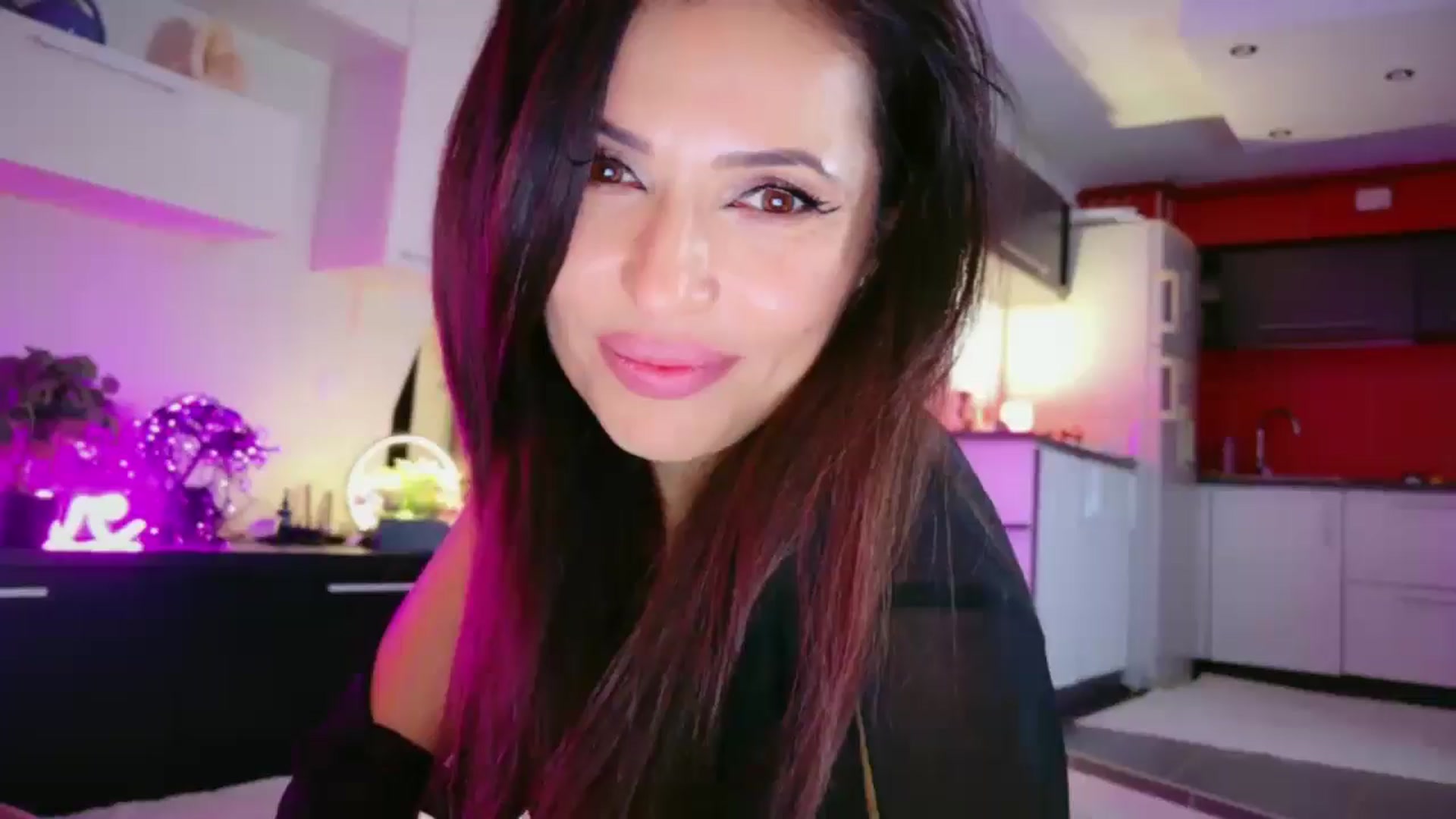 Gallery image thumbnail from SmileyTinaa's myfreecams stream on, 01/10/2026, 07:53 image 3 of 20