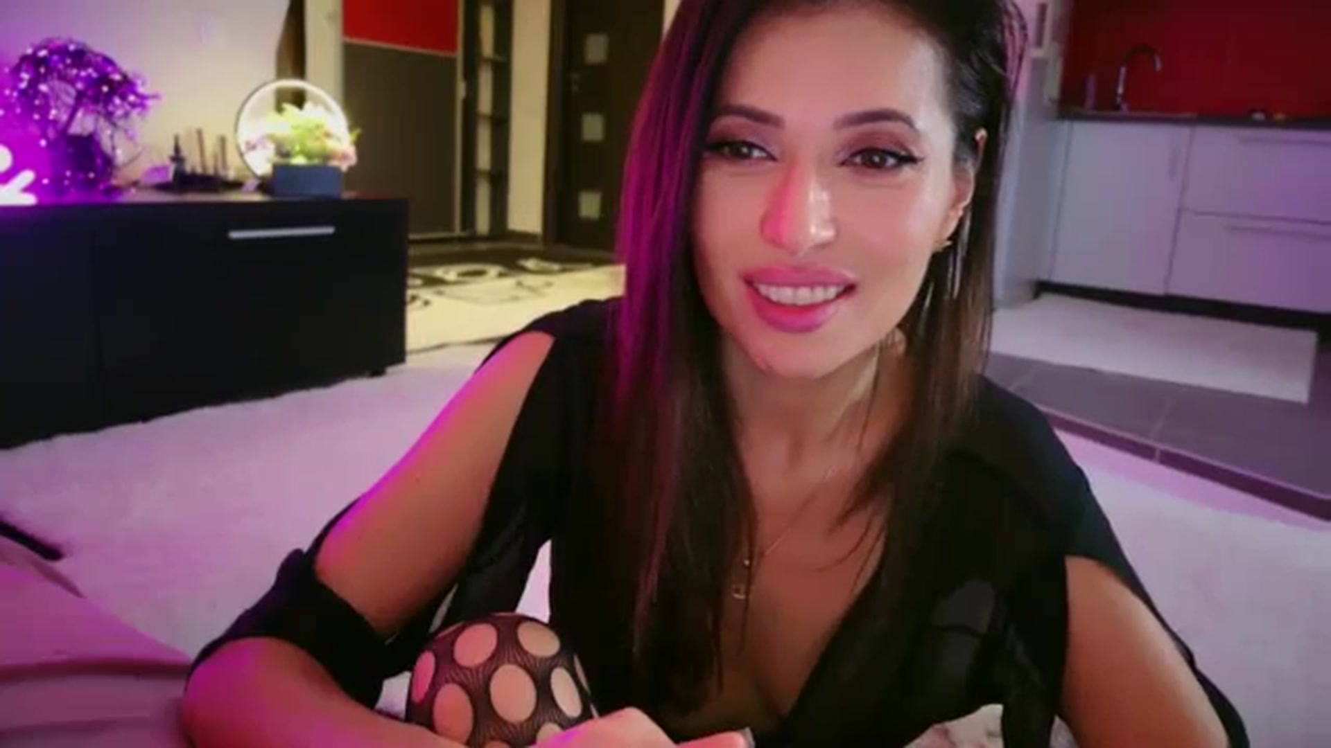 Gallery image thumbnail from SmileyTinaa's myfreecams stream on, 01/10/2026, 07:53 image 19 of 20