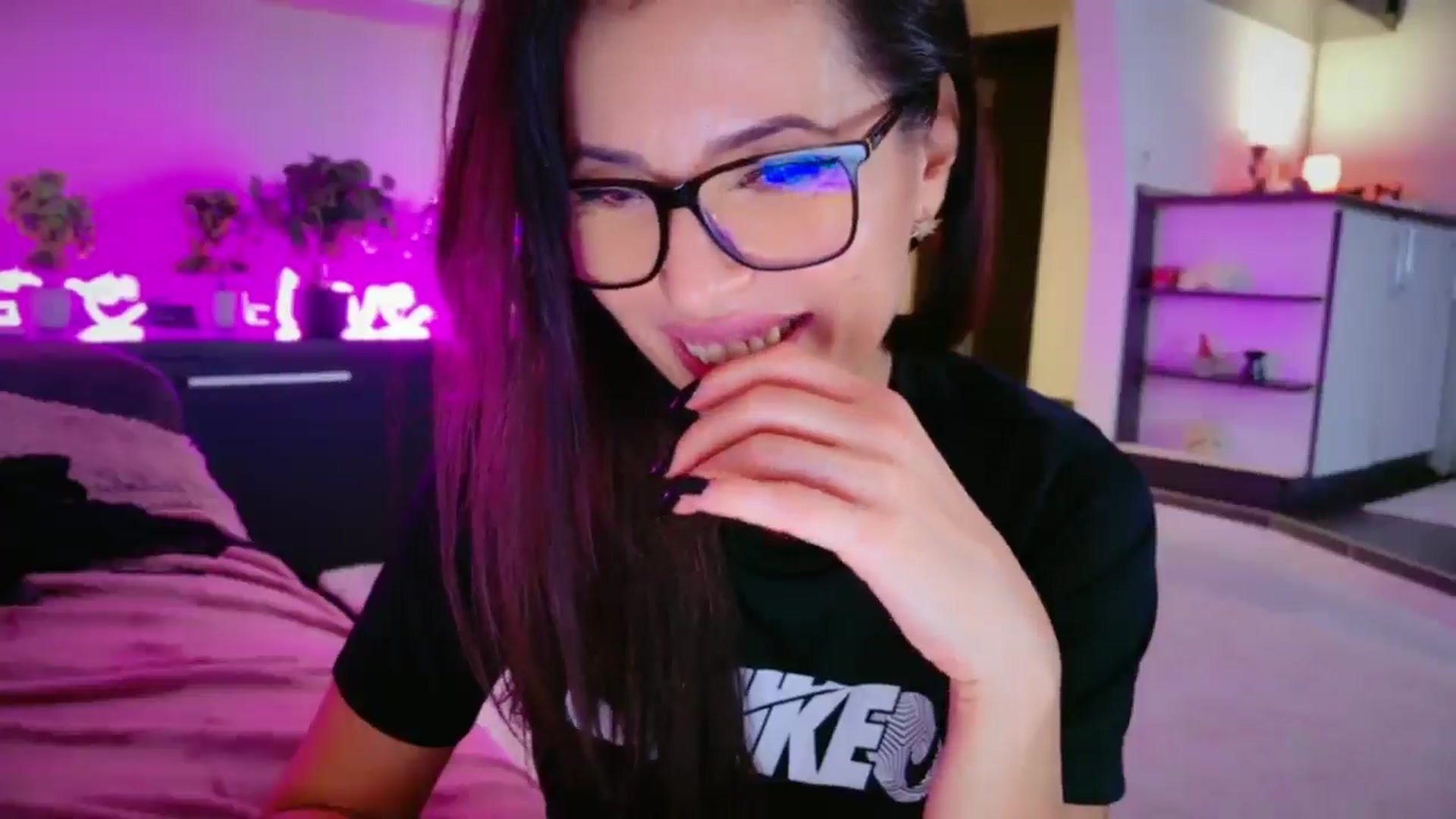 Gallery image thumbnail from SmileyTinaa's myfreecams stream on, 01/10/2026, 08:54 image 4 of 20