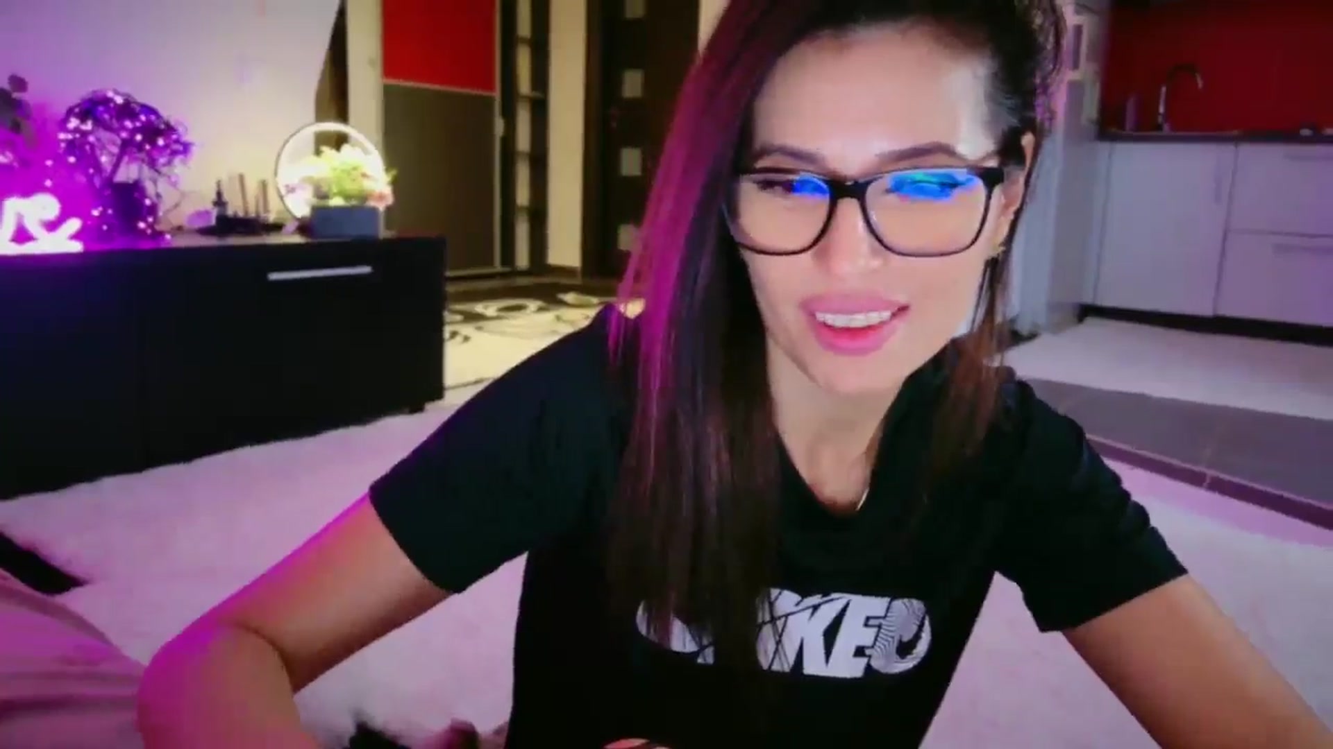 Gallery image thumbnail from SmileyTinaa's myfreecams stream on, 01/10/2026, 08:54 image 17 of 20