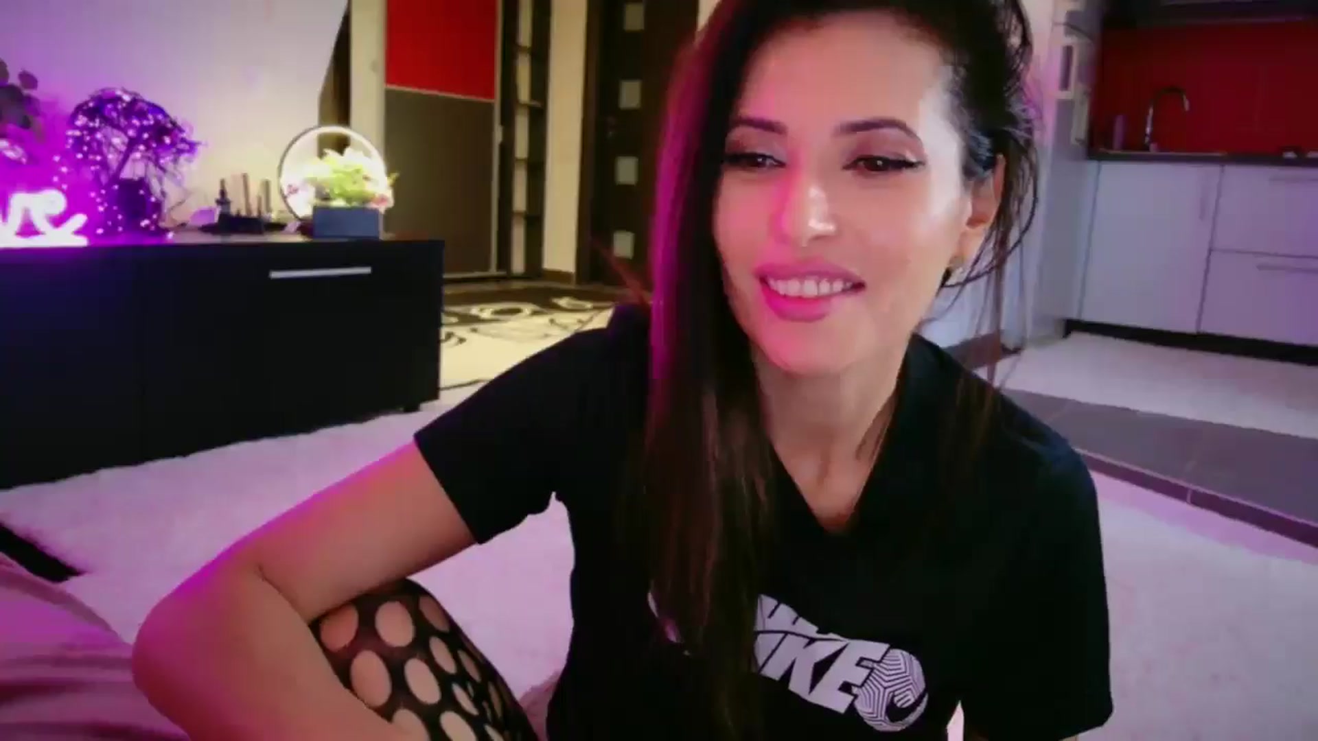 Gallery image thumbnail from SmileyTinaa's myfreecams stream on, 01/10/2026, 08:54 image 13 of 20