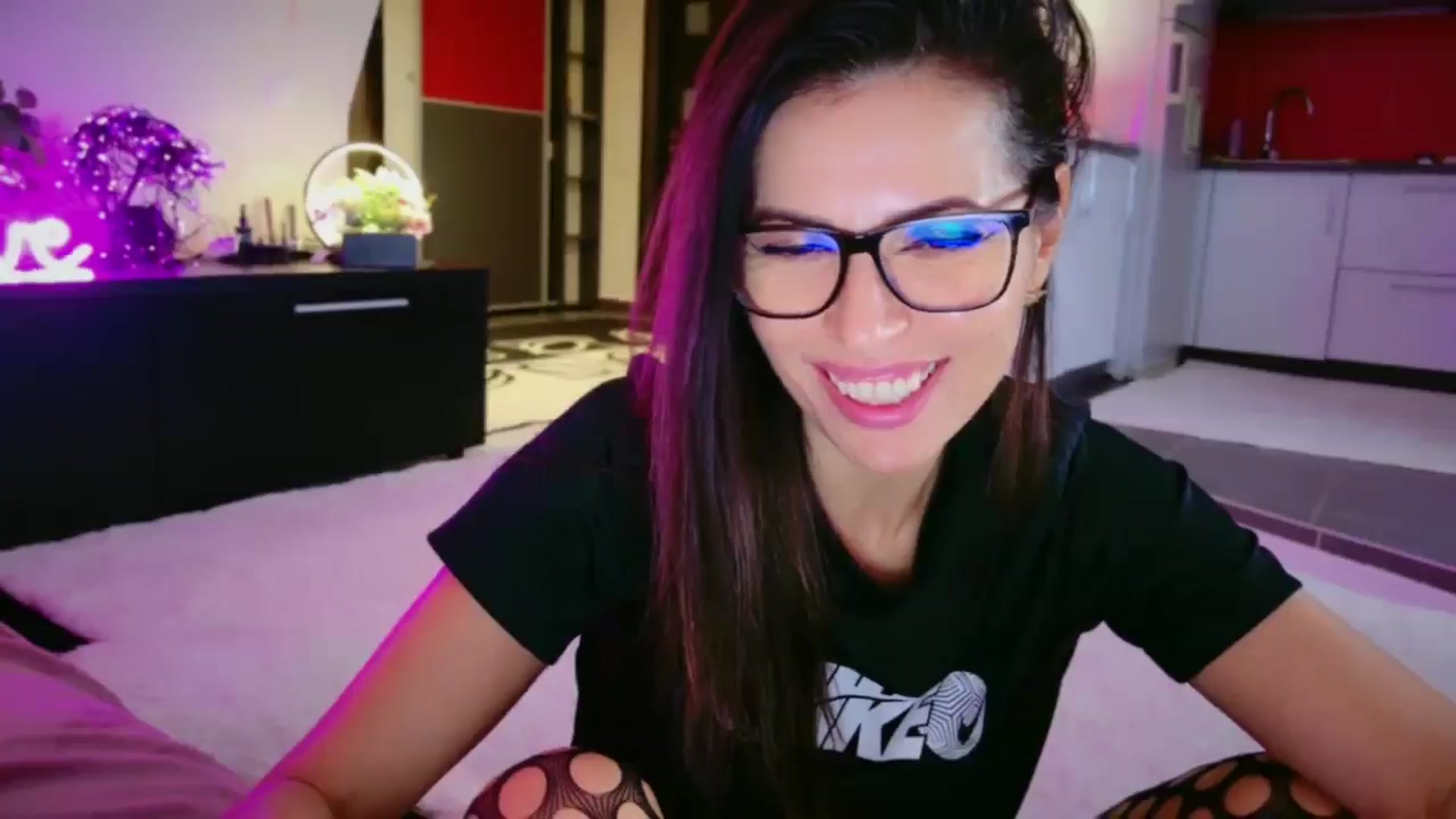 Gallery image thumbnail from SmileyTinaa's myfreecams stream on, 01/10/2026, 08:54 image 15 of 20