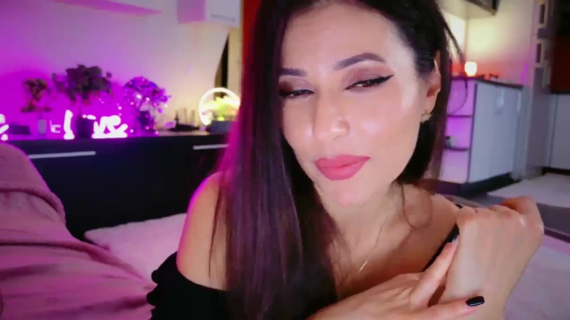 Gallery image thumbnail from SmileyTinaa's myfreecams stream on, 01/16/2026, 01:19 image 18 of 20
