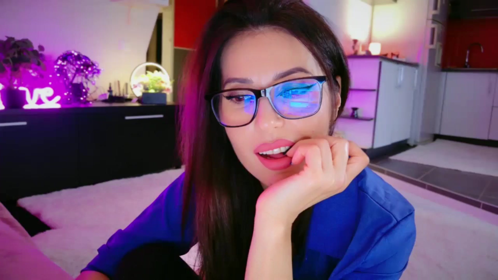 Gallery image thumbnail from SmileyTinaa's myfreecams stream on, 01/16/2026, 01:19 image 1 of 20