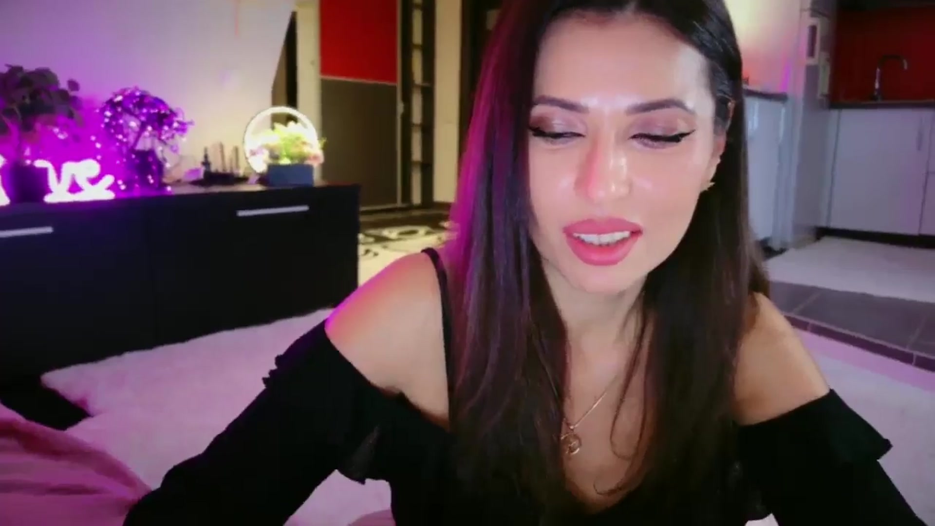 Gallery image thumbnail from SmileyTinaa's myfreecams stream on, 01/16/2026, 01:19 image 17 of 20