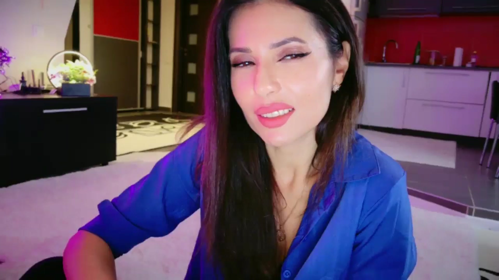 Gallery image thumbnail from SmileyTinaa's myfreecams stream on, 01/16/2026, 01:19 image 6 of 20