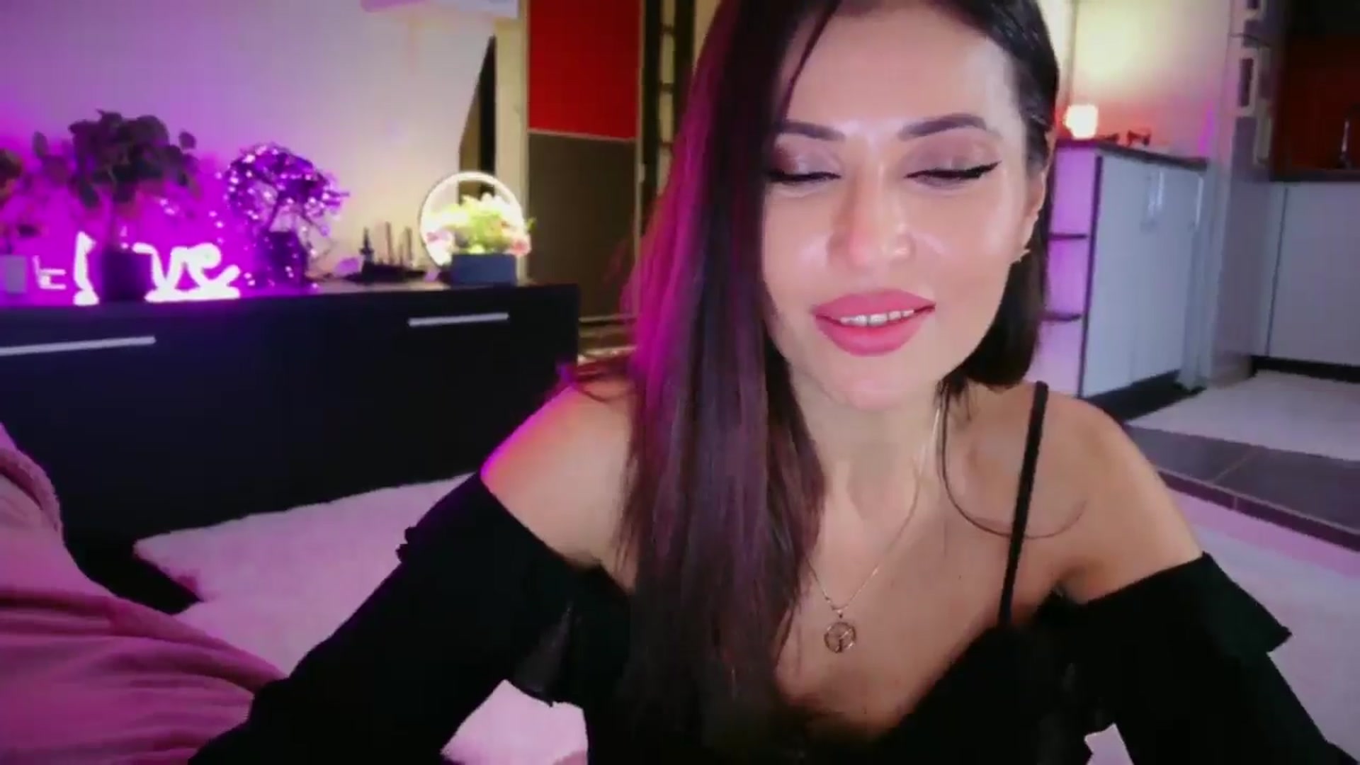 Gallery image thumbnail from SmileyTinaa's myfreecams stream on, 01/16/2026, 01:19 image 16 of 20