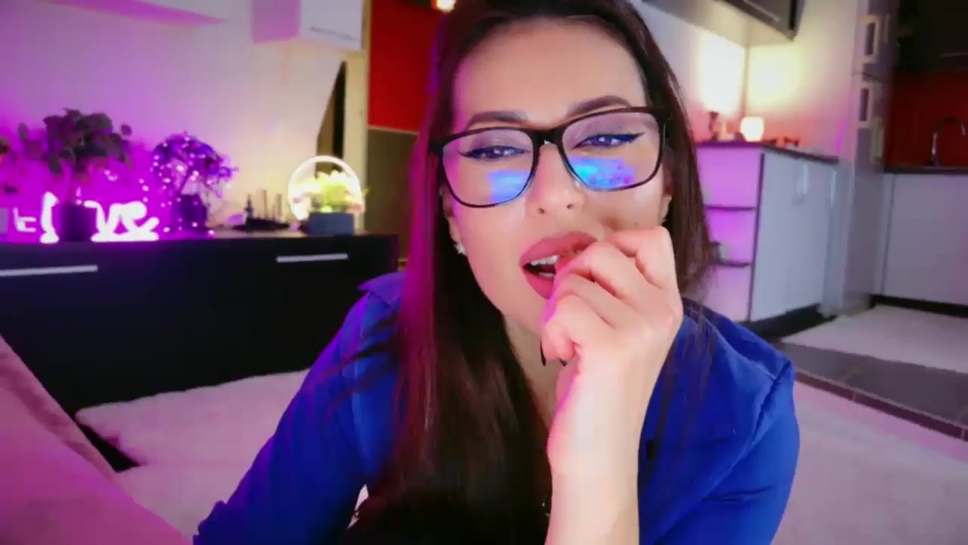 Gallery image thumbnail from SmileyTinaa's myfreecams stream on, 01/16/2026, 01:19 image 5 of 20