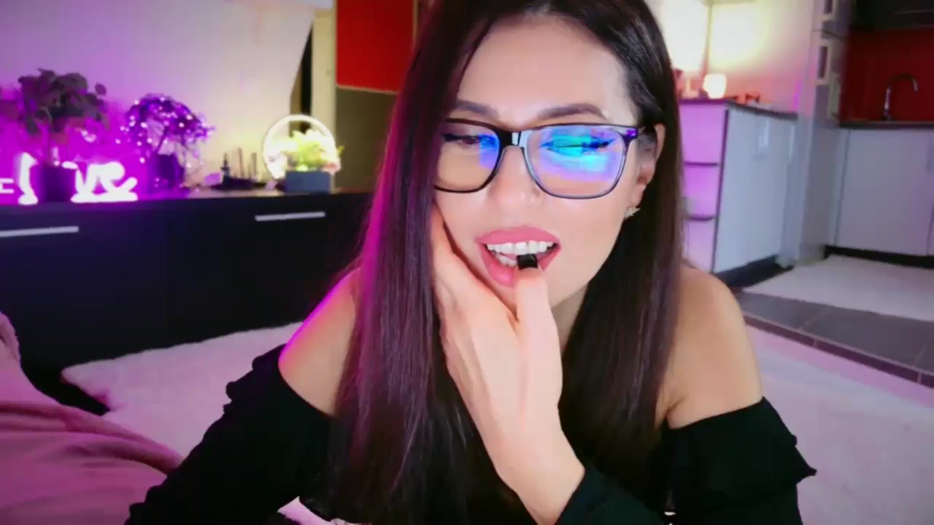 Gallery image thumbnail from SmileyTinaa's myfreecams stream on, 01/16/2026, 01:19 image 15 of 20