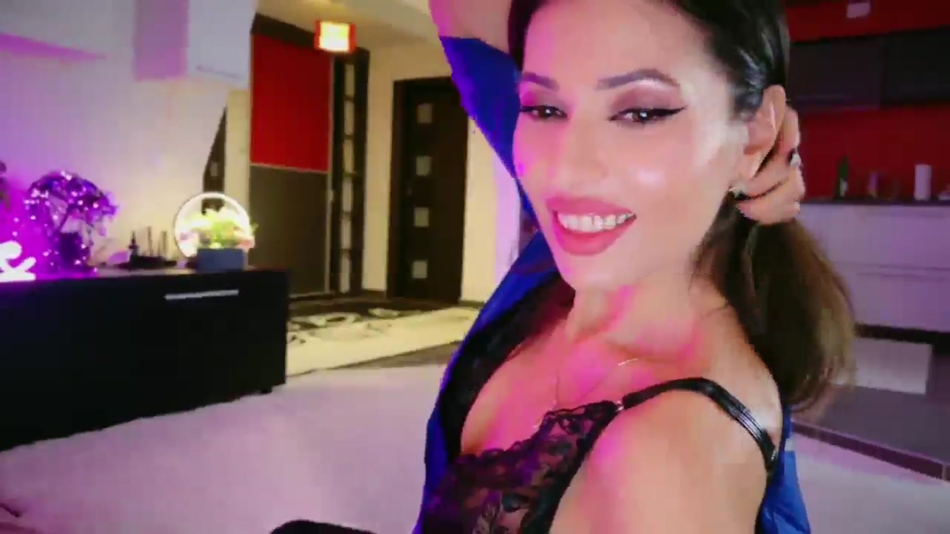 Gallery image thumbnail from SmileyTinaa's myfreecams stream on, 01/16/2026, 01:19 image 12 of 20