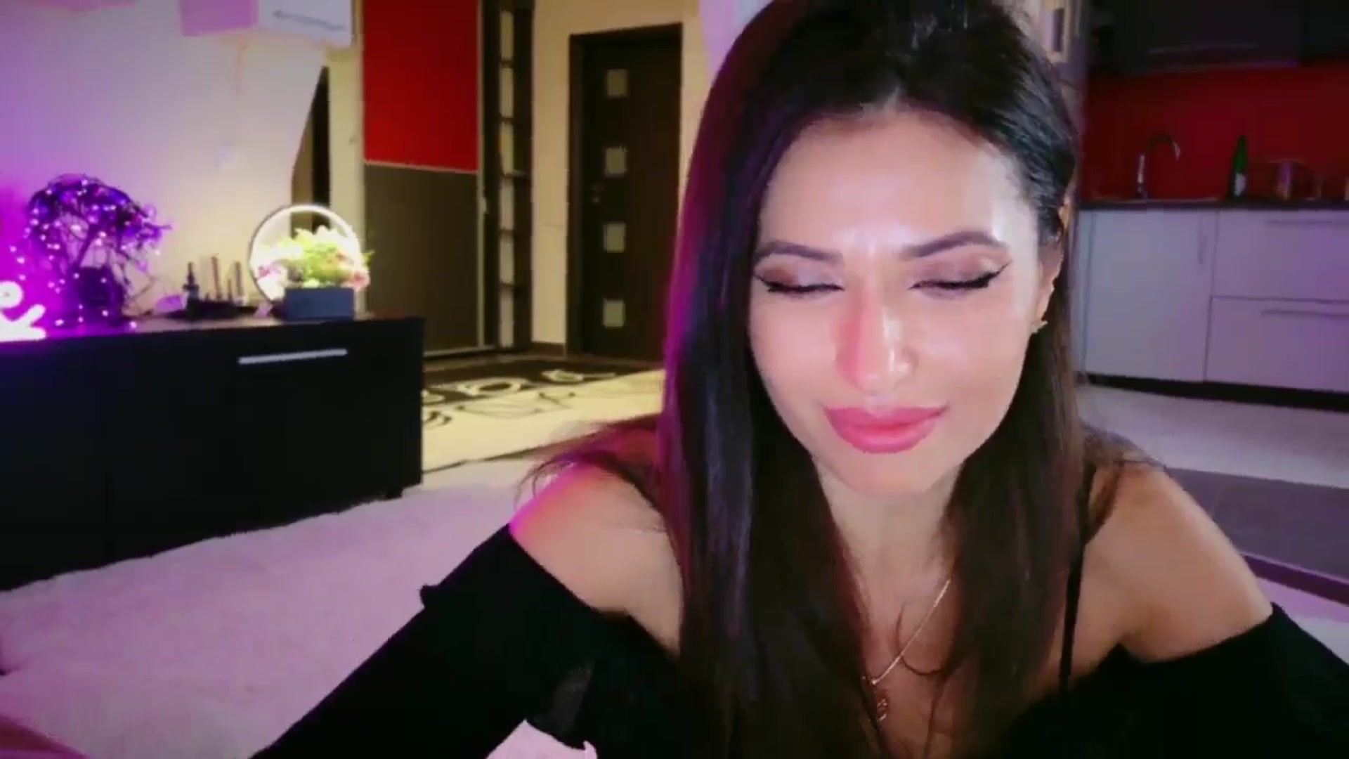 Gallery image thumbnail from SmileyTinaa's myfreecams stream on, 01/16/2026, 02:52 image 4 of 20