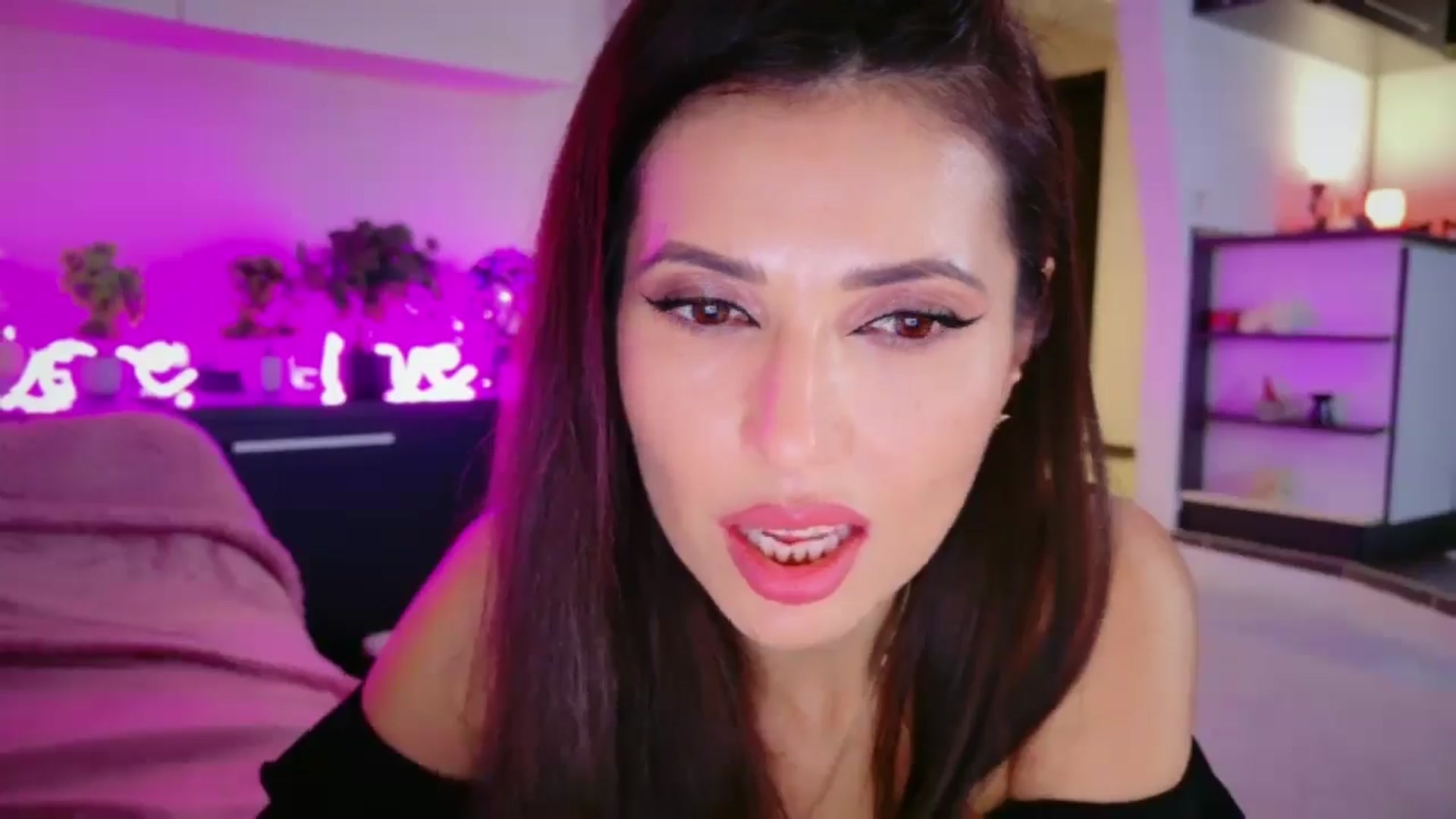 Gallery image thumbnail from SmileyTinaa's myfreecams stream on, 01/16/2026, 02:52 image 8 of 20