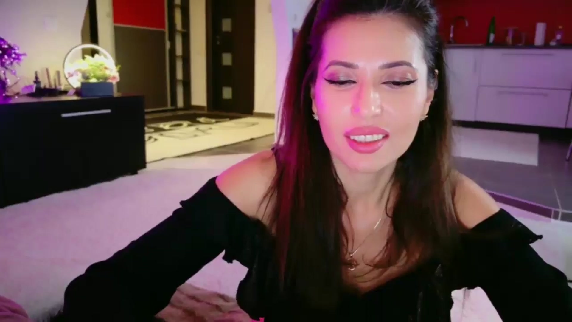 Gallery image thumbnail from SmileyTinaa's myfreecams stream on, 01/16/2026, 02:52 image 10 of 20