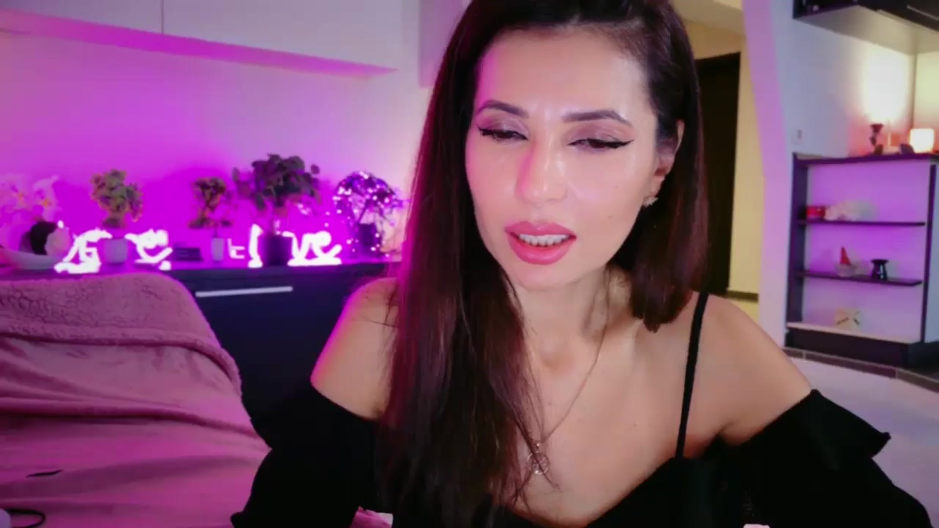 Gallery image thumbnail from SmileyTinaa's myfreecams stream on, 01/16/2026, 02:52 image 6 of 20