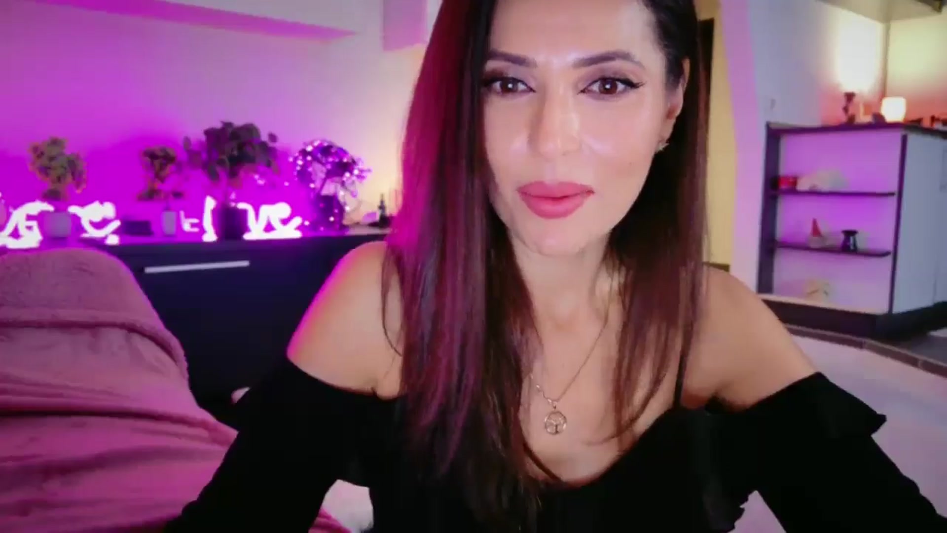 Gallery image thumbnail from SmileyTinaa's myfreecams stream on, 01/16/2026, 02:52 image 3 of 20
