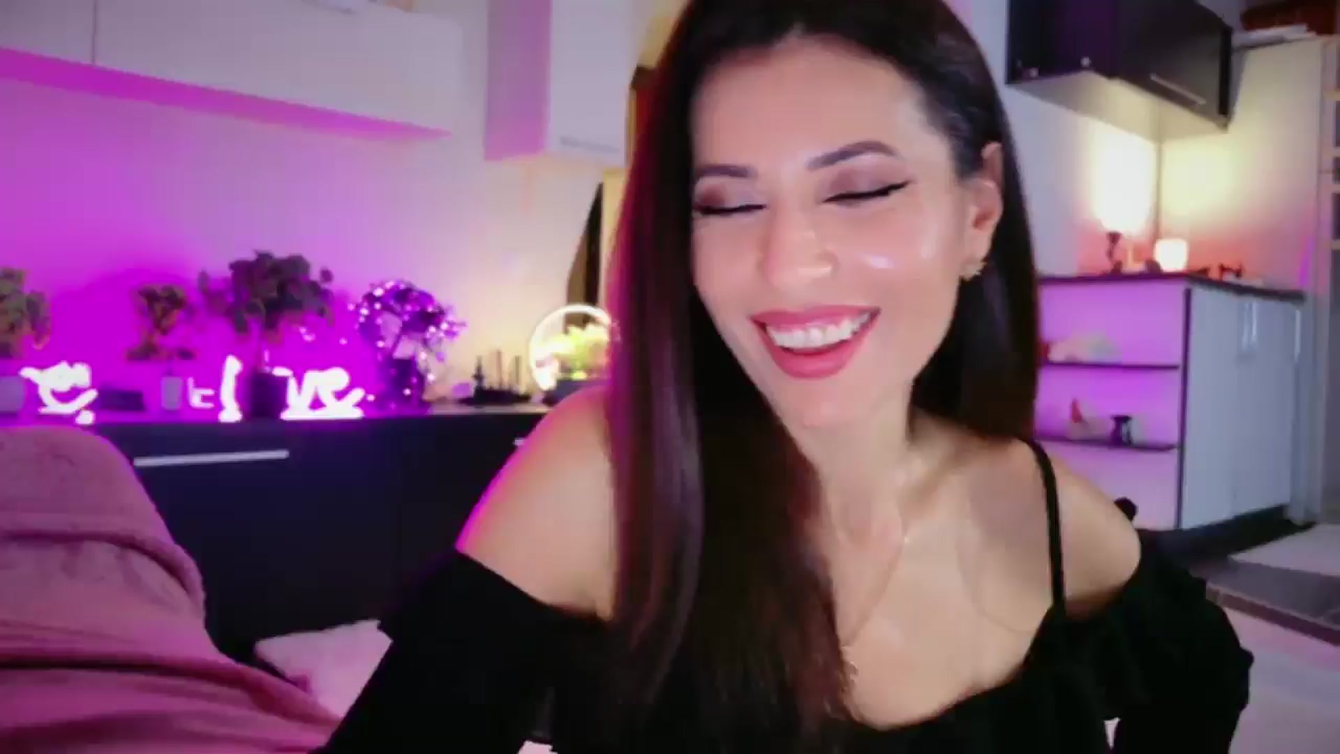Gallery image thumbnail from SmileyTinaa's myfreecams stream on, 01/16/2026, 02:52 image 1 of 20