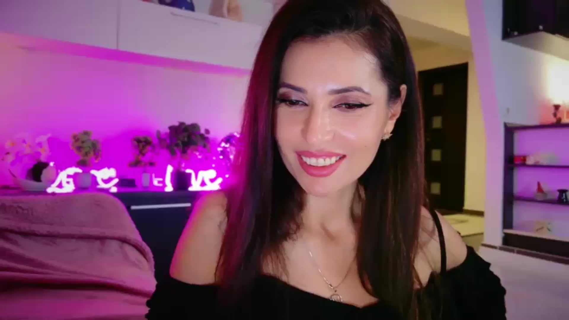 Gallery image thumbnail from SmileyTinaa's myfreecams stream on, 01/16/2026, 02:52 image 14 of 20