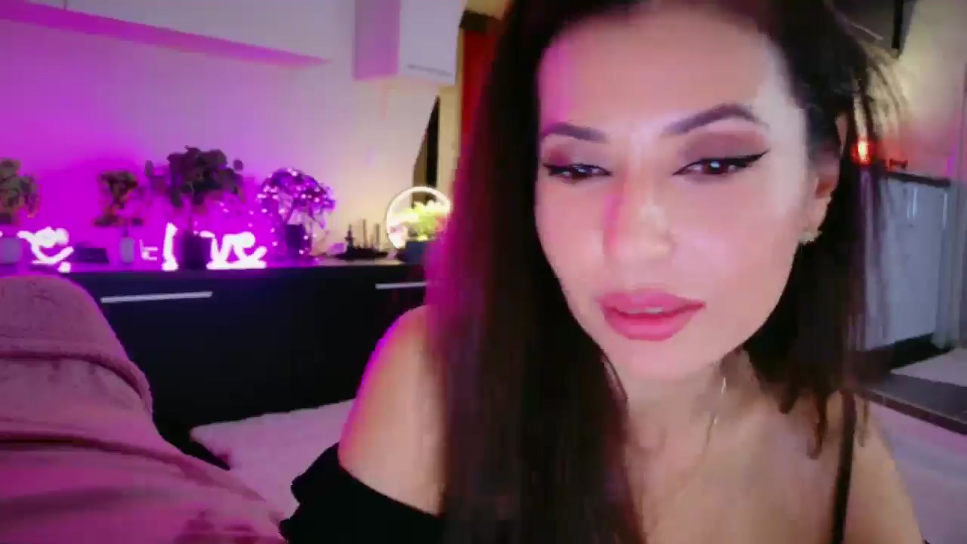 Gallery image thumbnail from SmileyTinaa's myfreecams stream on, 01/16/2026, 02:52 image 5 of 20