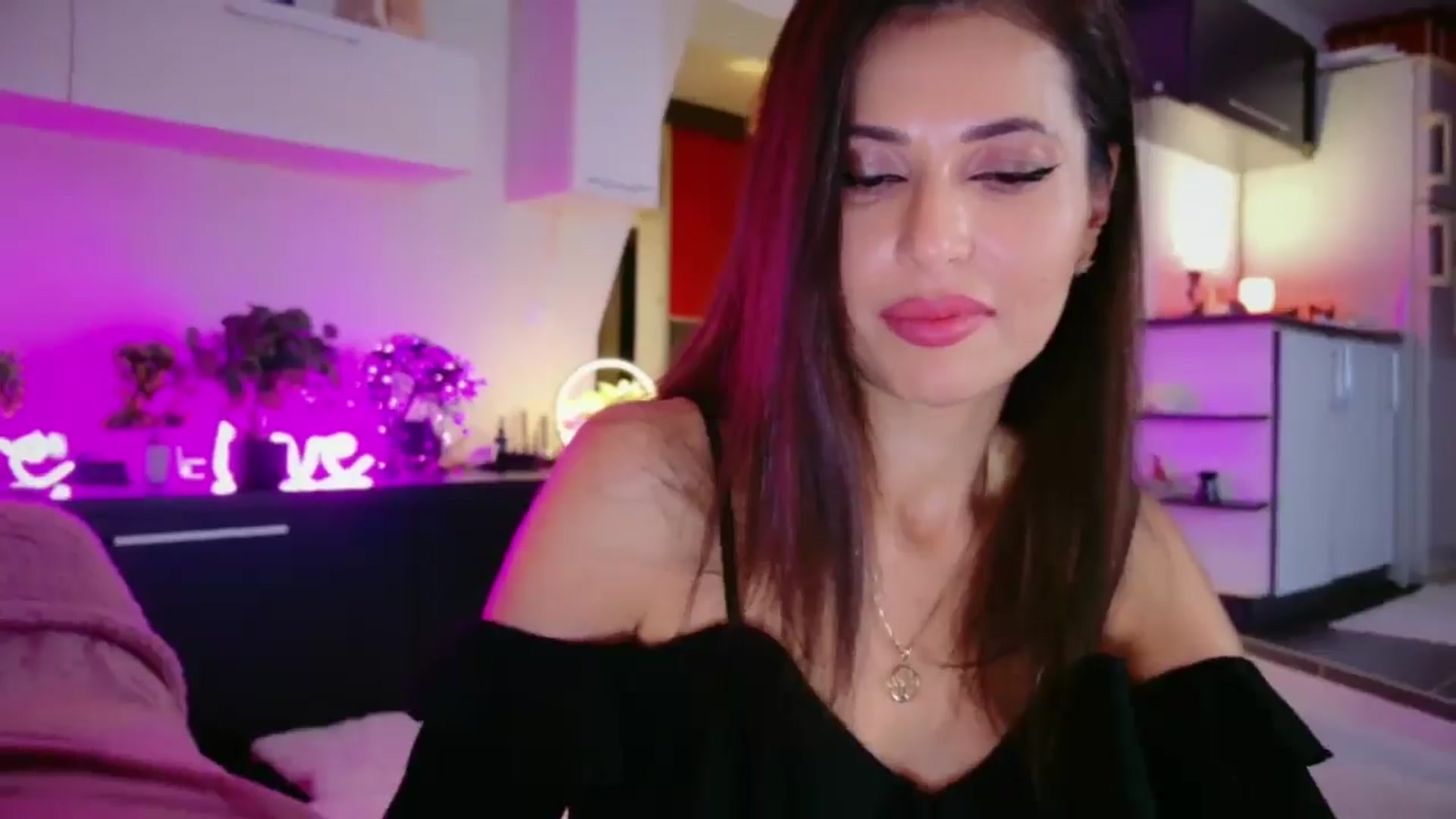 Gallery image thumbnail from SmileyTinaa's myfreecams stream on, 01/16/2026, 02:52 image 12 of 20