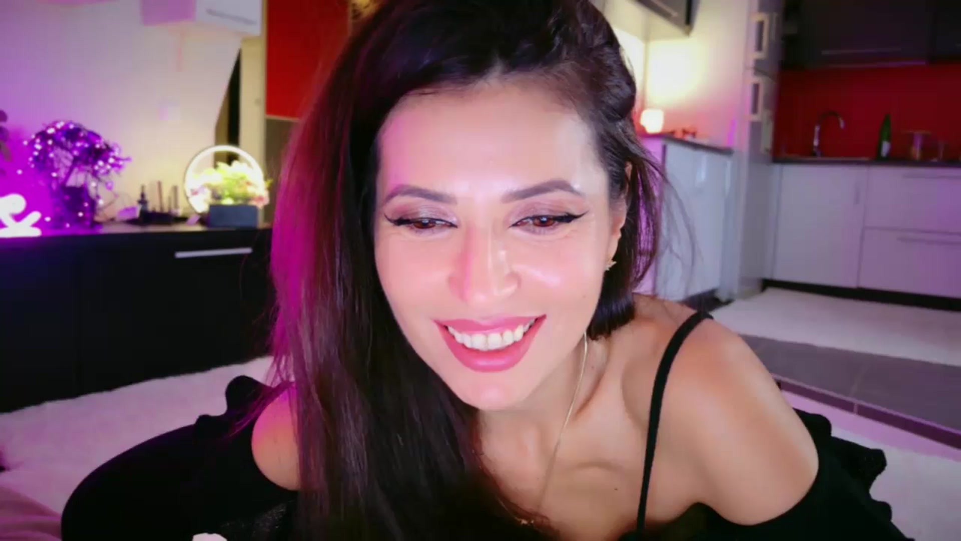 Gallery image thumbnail from SmileyTinaa's myfreecams stream on, 01/16/2026, 02:52 image 7 of 20