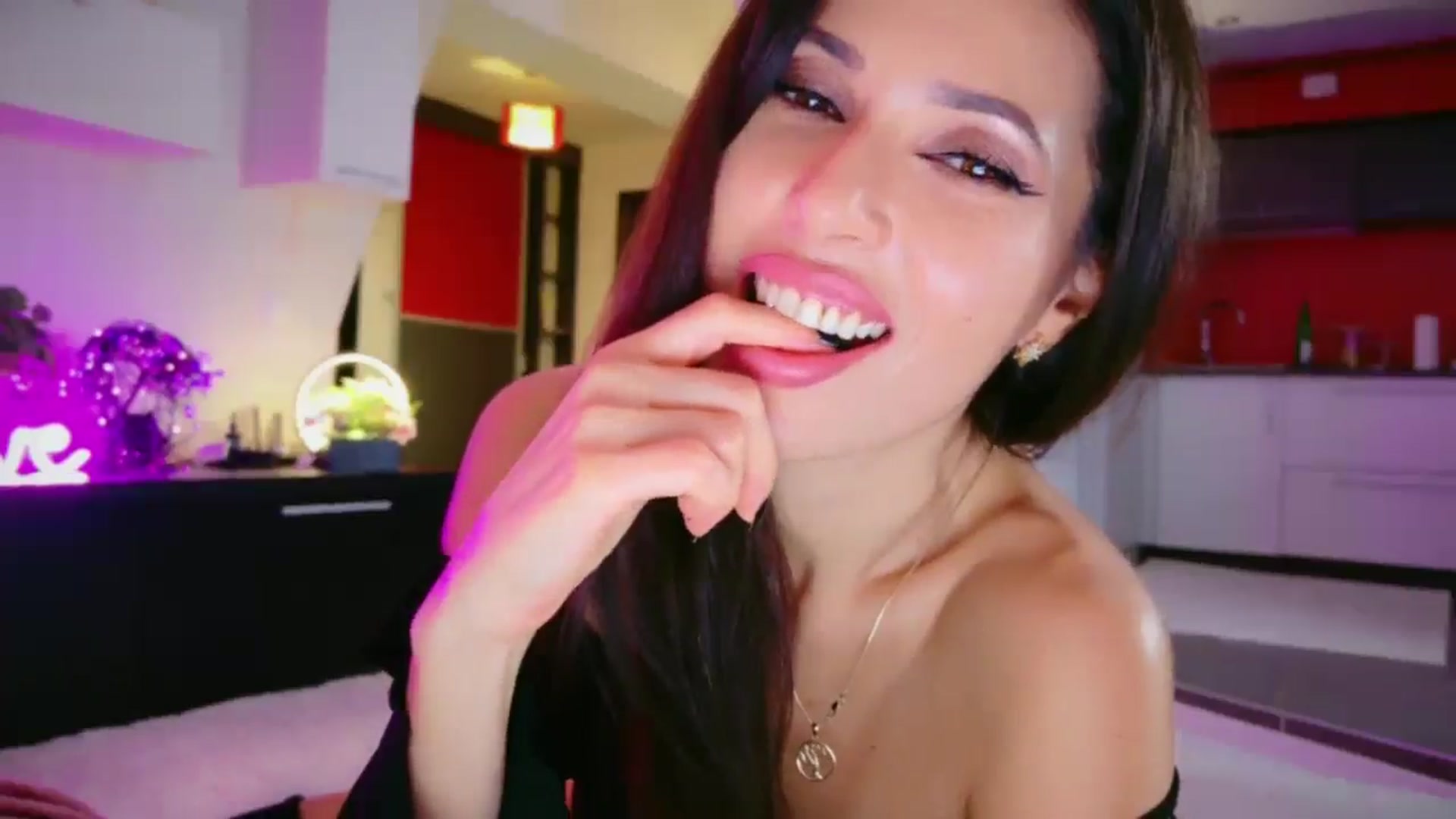 Gallery image thumbnail from SmileyTinaa's myfreecams stream on, 01/16/2026, 06:35 image 4 of 20