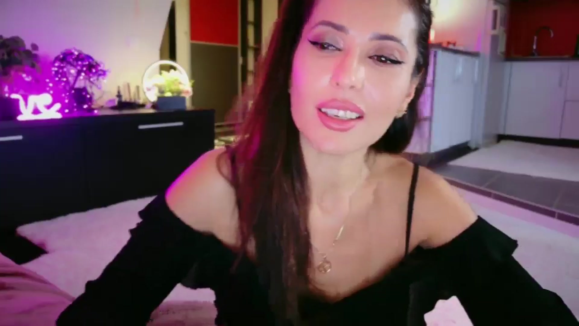 Gallery image thumbnail from SmileyTinaa's myfreecams stream on, 01/16/2026, 06:35 image 2 of 20