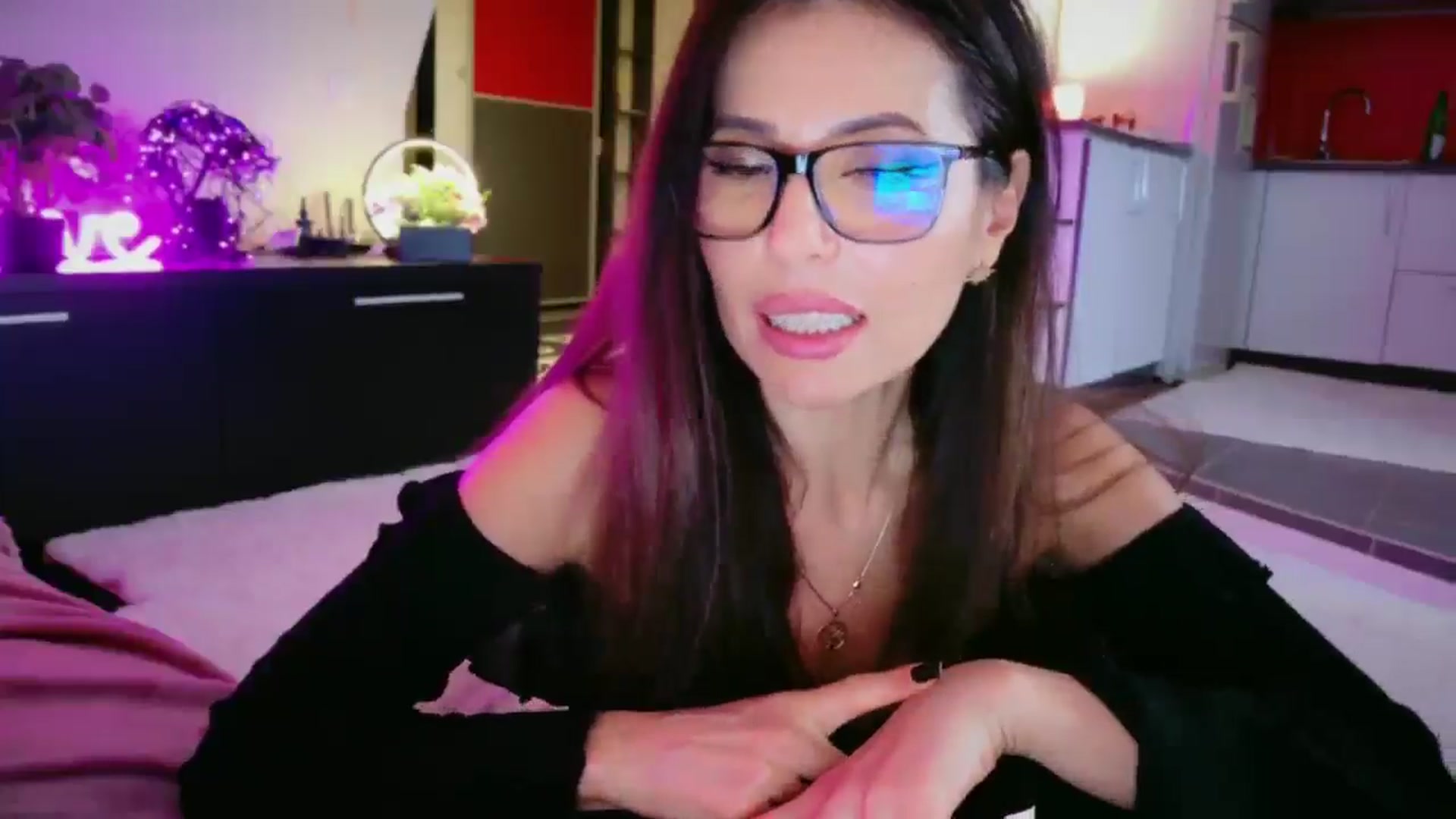 Gallery image thumbnail from SmileyTinaa's myfreecams stream on, 01/16/2026, 06:35 image 15 of 20