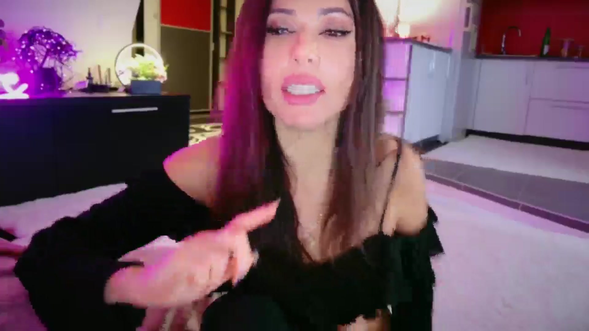 Gallery image thumbnail from SmileyTinaa's myfreecams stream on, 01/16/2026, 06:35 image 17 of 20
