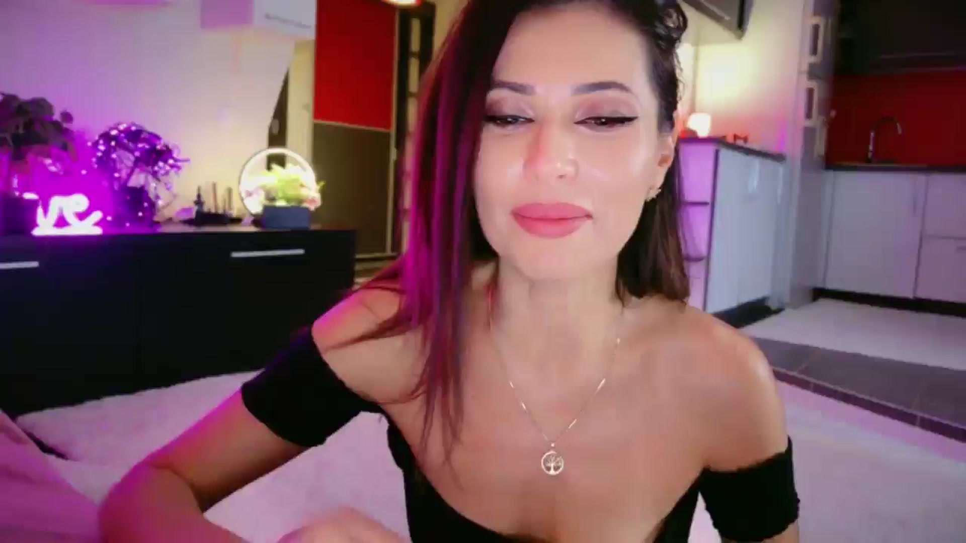 Gallery image thumbnail from SmileyTinaa's myfreecams stream on, 01/16/2026, 23:26 image 18 of 20