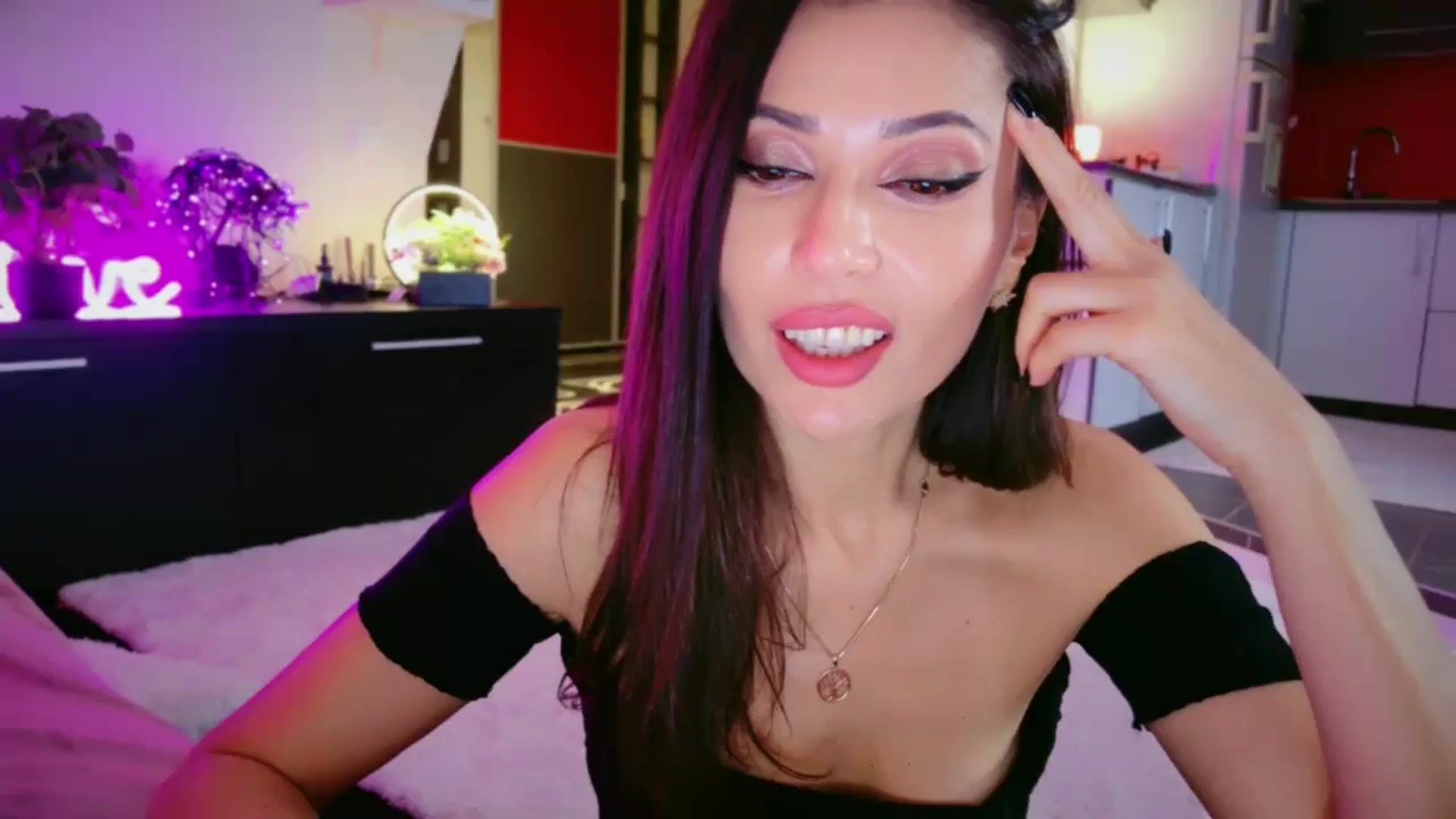 Gallery image thumbnail from SmileyTinaa's myfreecams stream on, 01/16/2026, 23:26 image 14 of 20