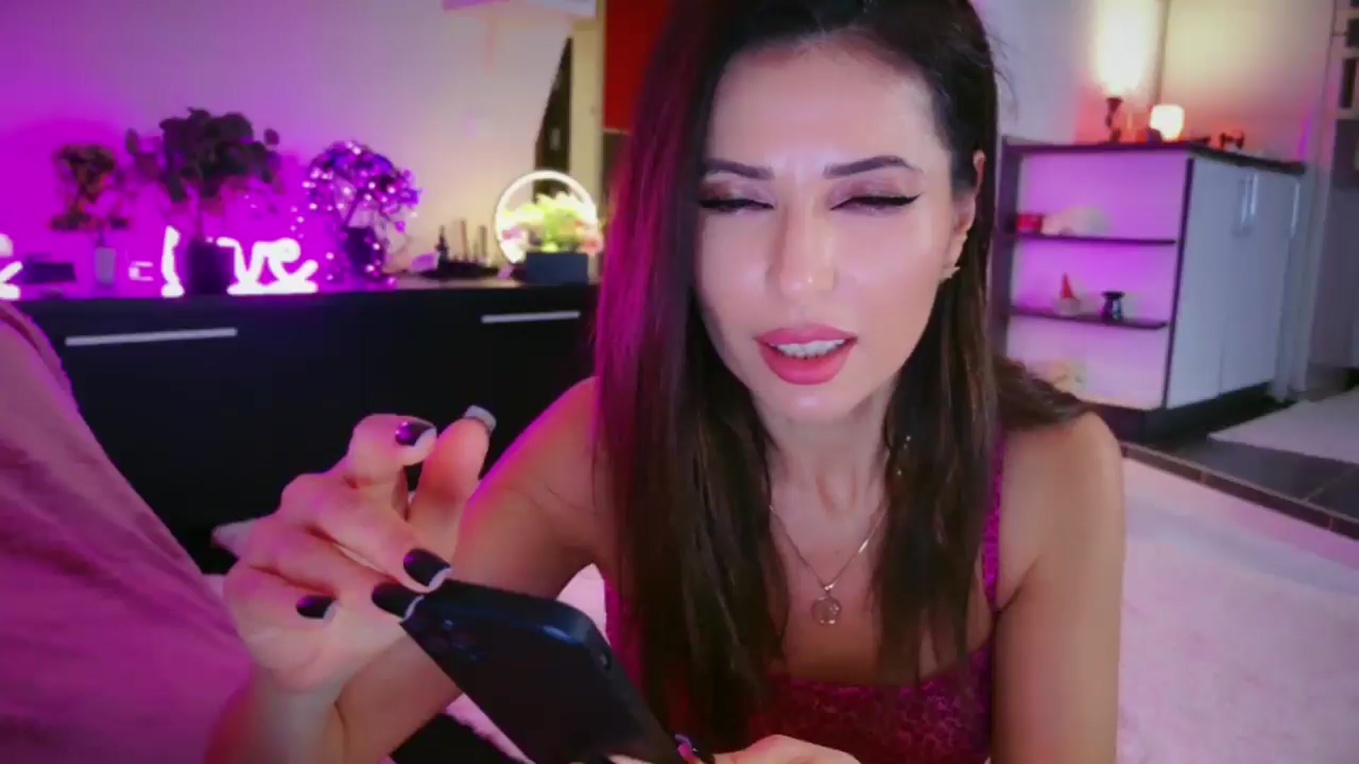 Gallery image thumbnail from SmileyTinaa's myfreecams stream on, 01/16/2026, 23:26 image 4 of 20