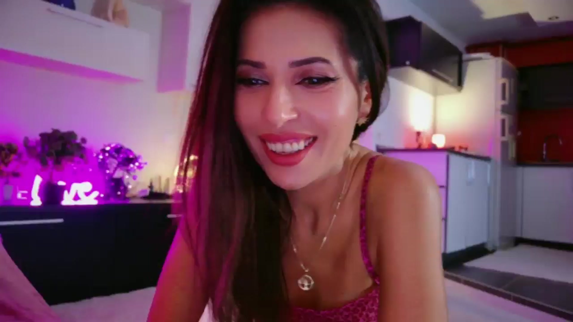 Gallery image thumbnail from SmileyTinaa's myfreecams stream on, 01/16/2026, 23:26 image 6 of 20