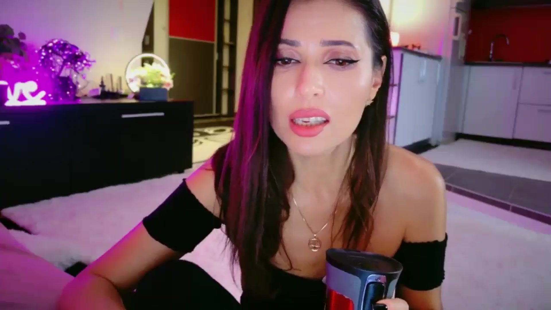 Gallery image thumbnail from SmileyTinaa's myfreecams stream on, 01/16/2026, 23:26 image 11 of 20